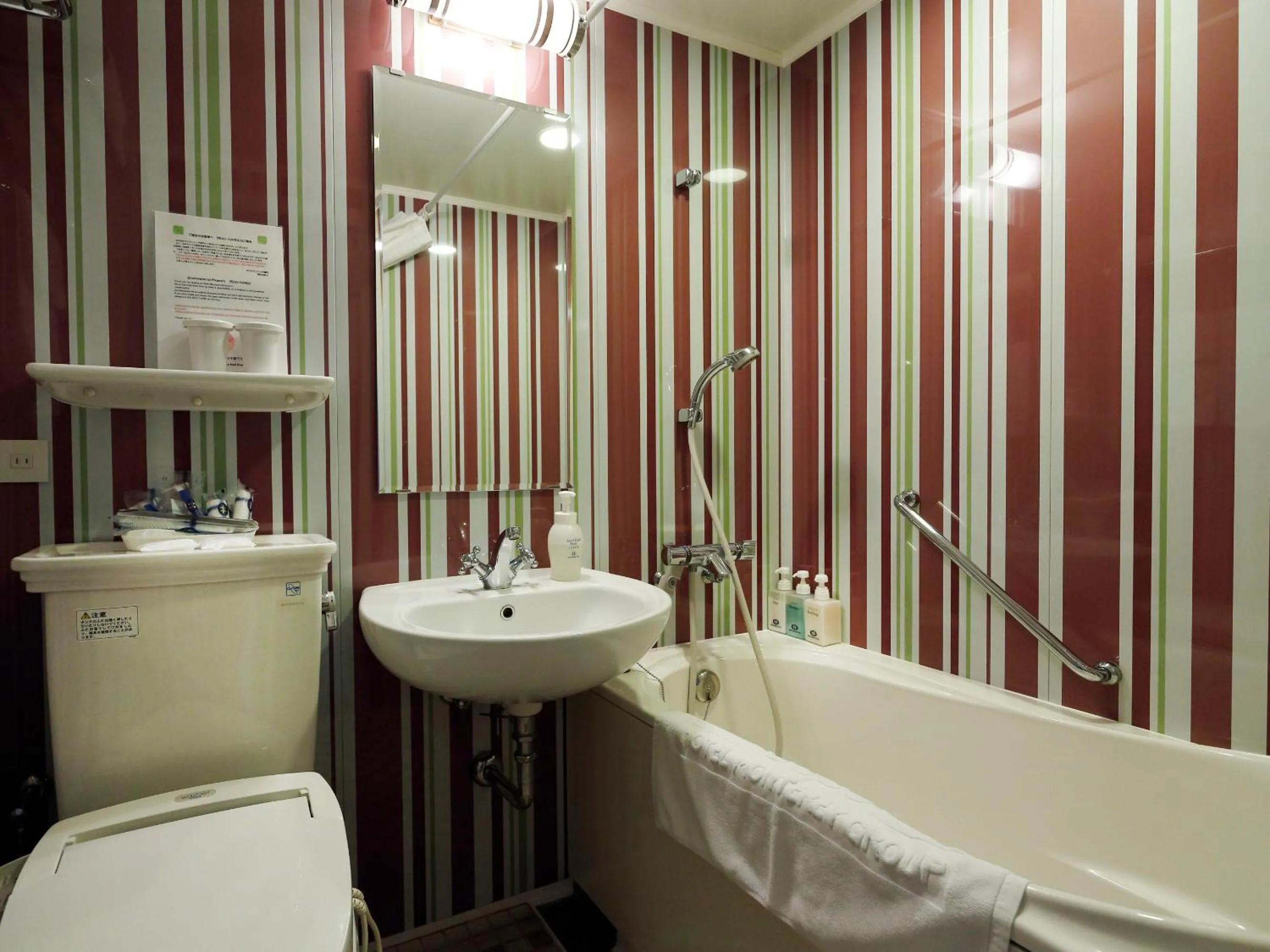 Bathroom in Hotel Monterey Hanzomon