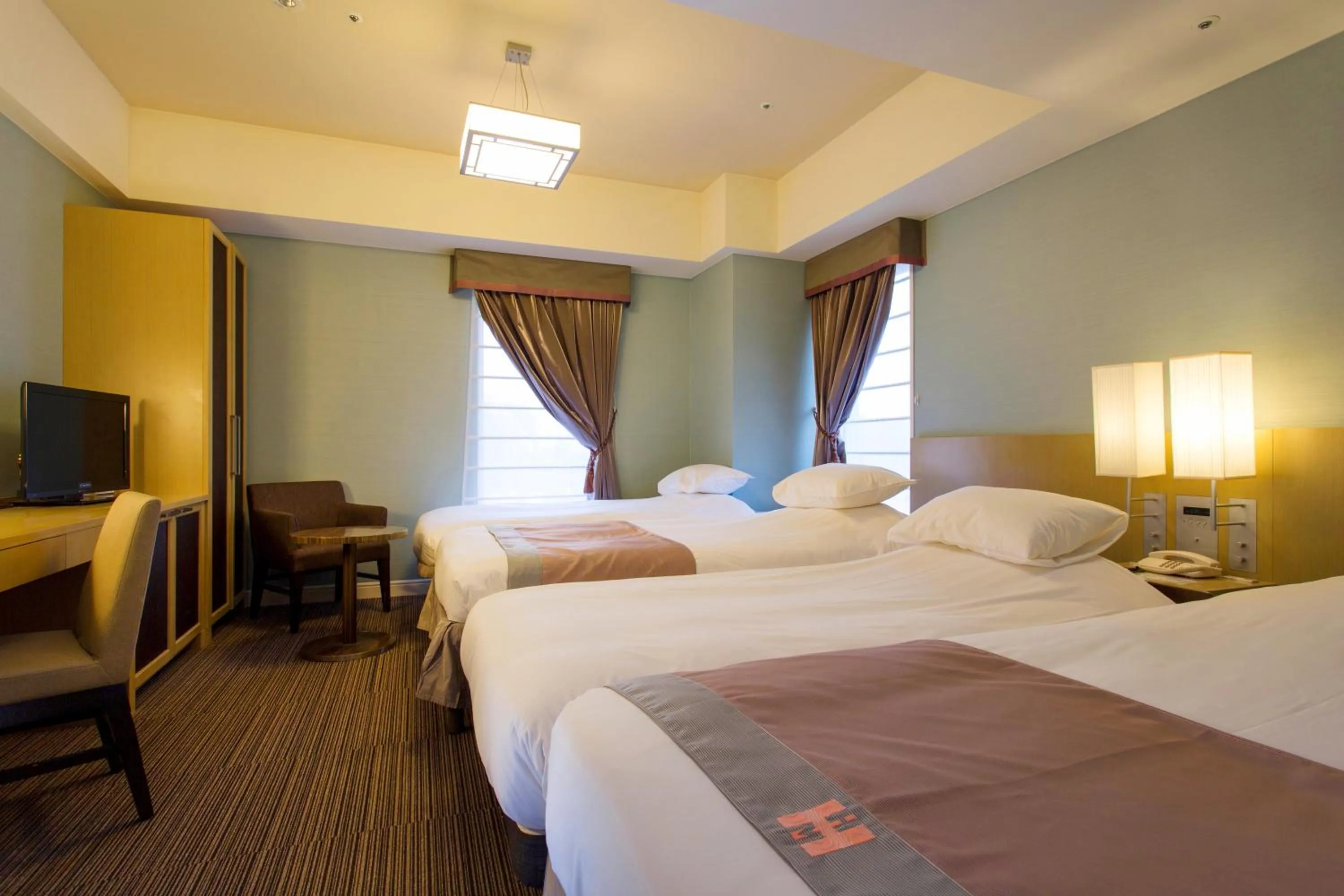 Photo of the whole room, Bed in Hotel Monterey Hanzomon
