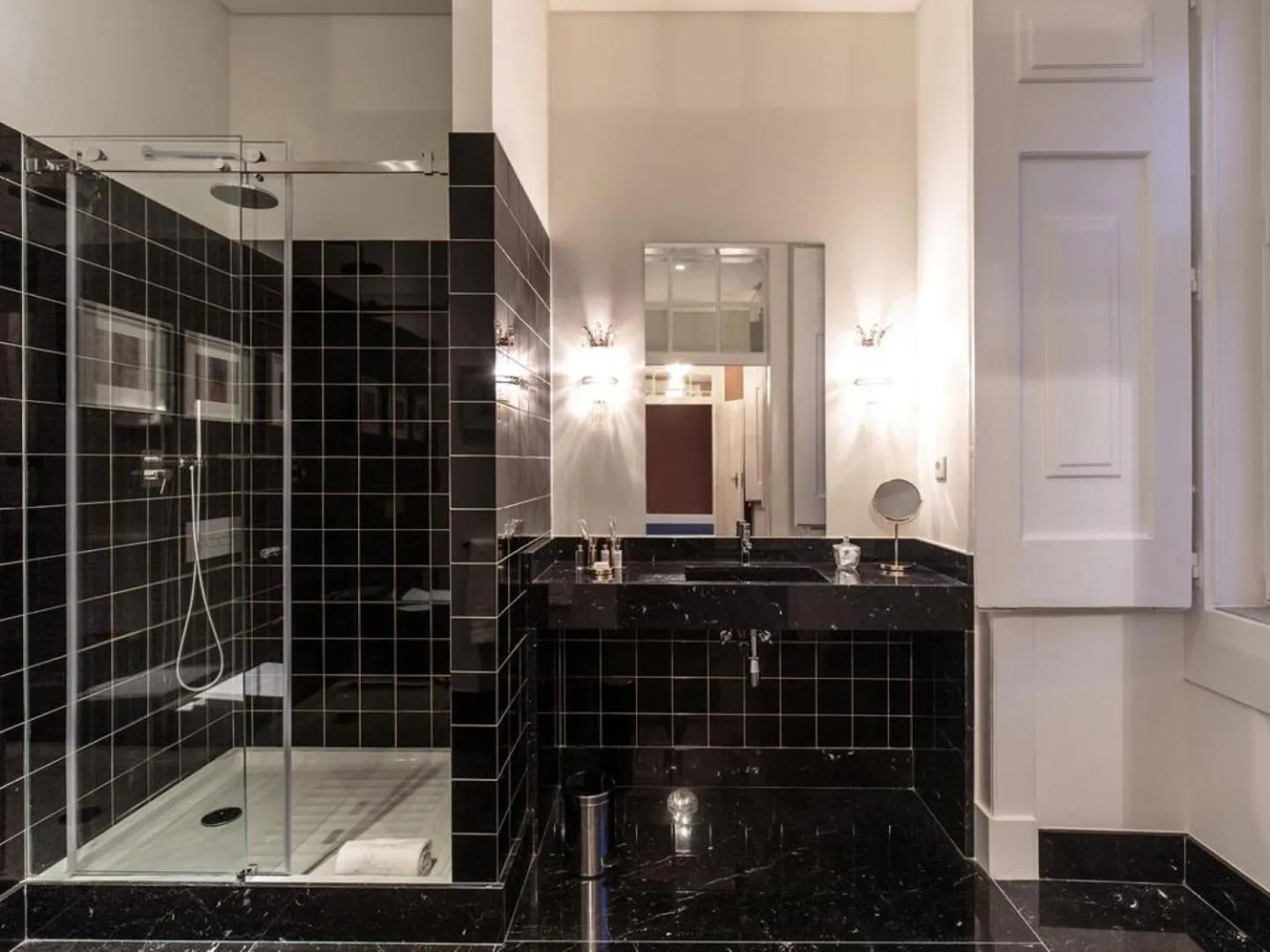 Toilet in Dear Lisbon - Bordalo Palace Chiado