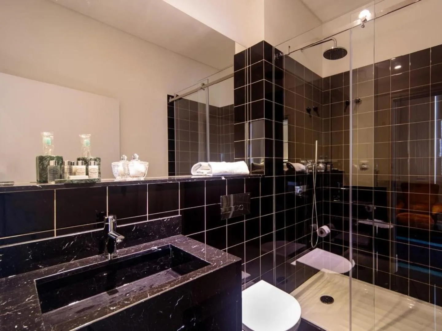 Toilet in Dear Lisbon - Bordalo Palace Chiado