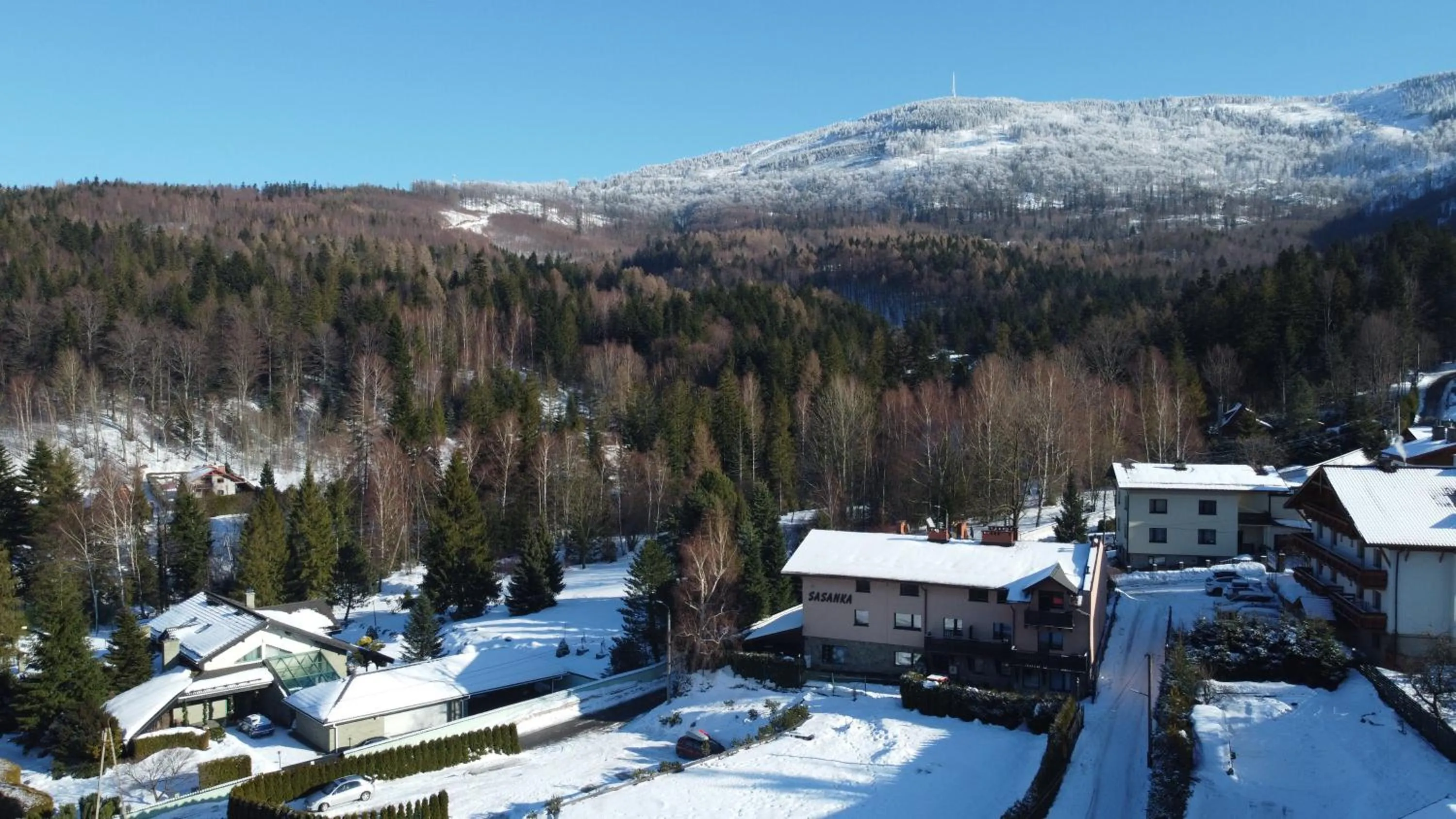 Property building in Sasanka przy Gondoli