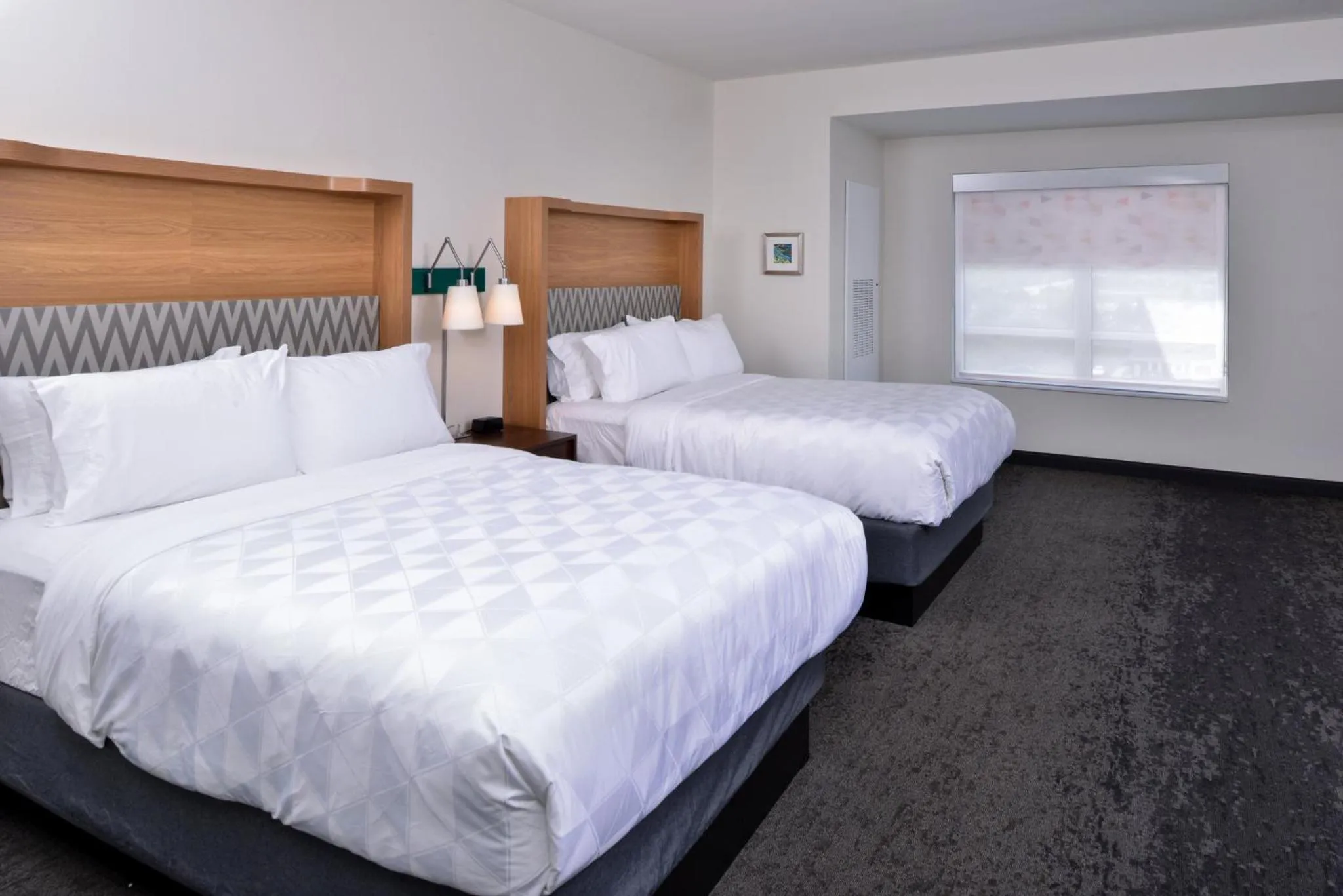 Photo of the whole room, Bed in Holiday Inn & Suites - Farmington Hills - Detroit NW by IHG