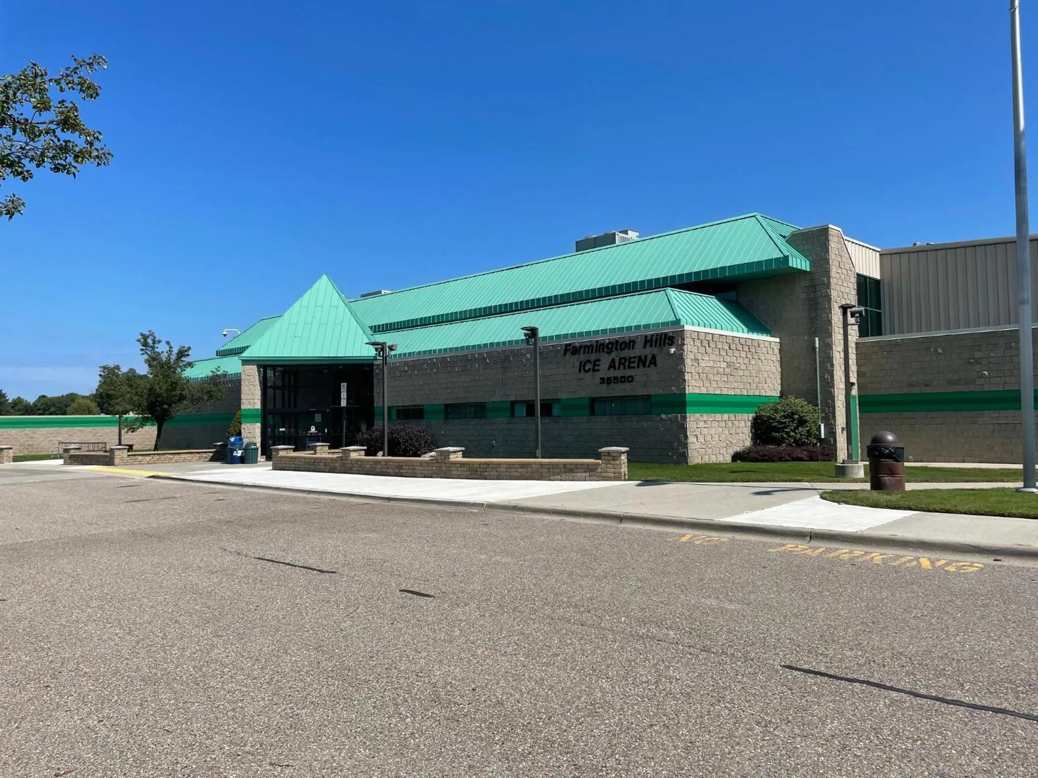 Nearby landmark in Holiday Inn & Suites - Farmington Hills - Detroit NW by IHG