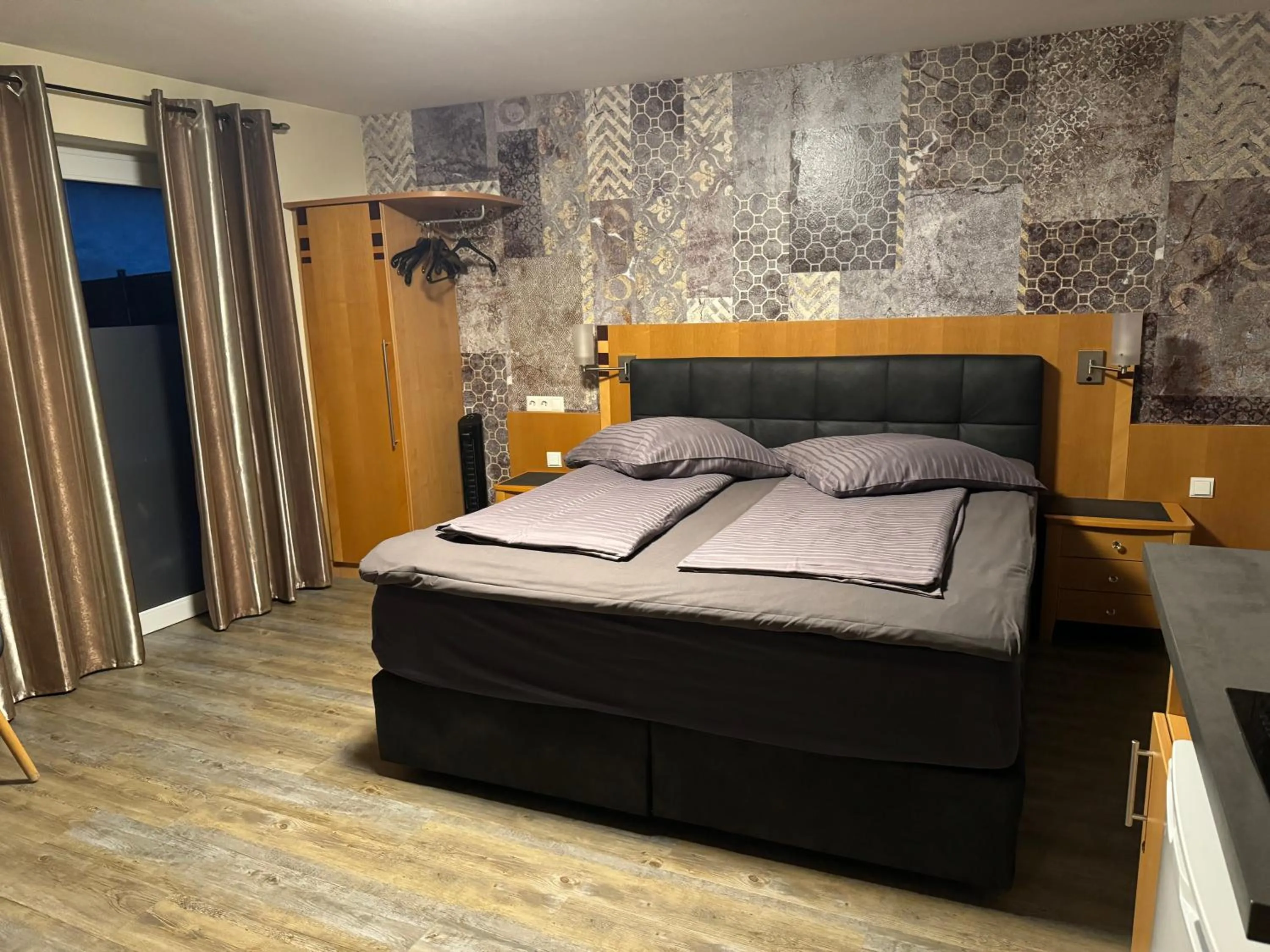 Bed in Hotel "Mythos Apartments" alle Zimmer mit Kochnische, Apartments mit Küche!