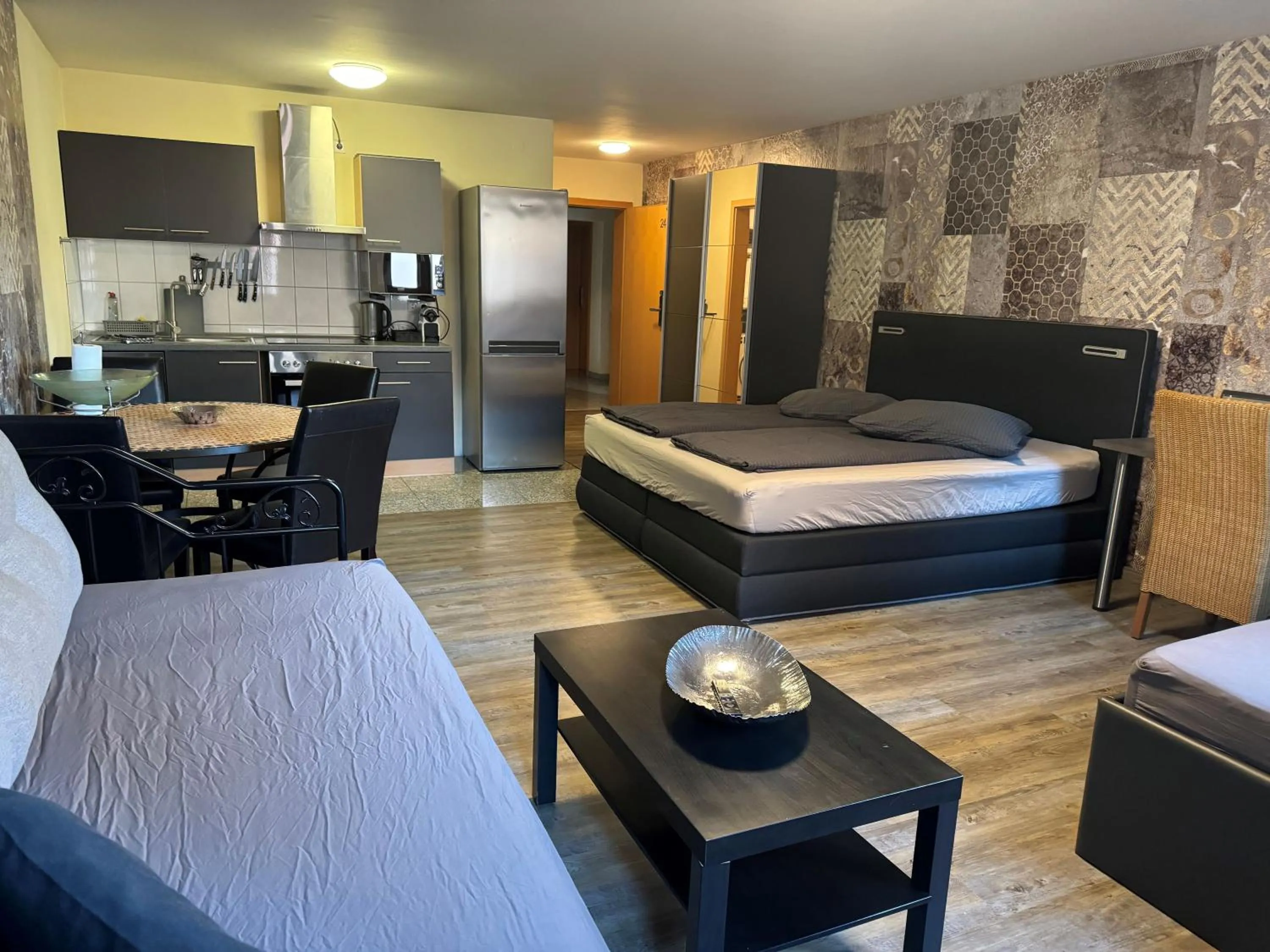 Bed in Hotel "Mythos Apartments" alle Zimmer mit Kochnische, Apartments mit Küche!