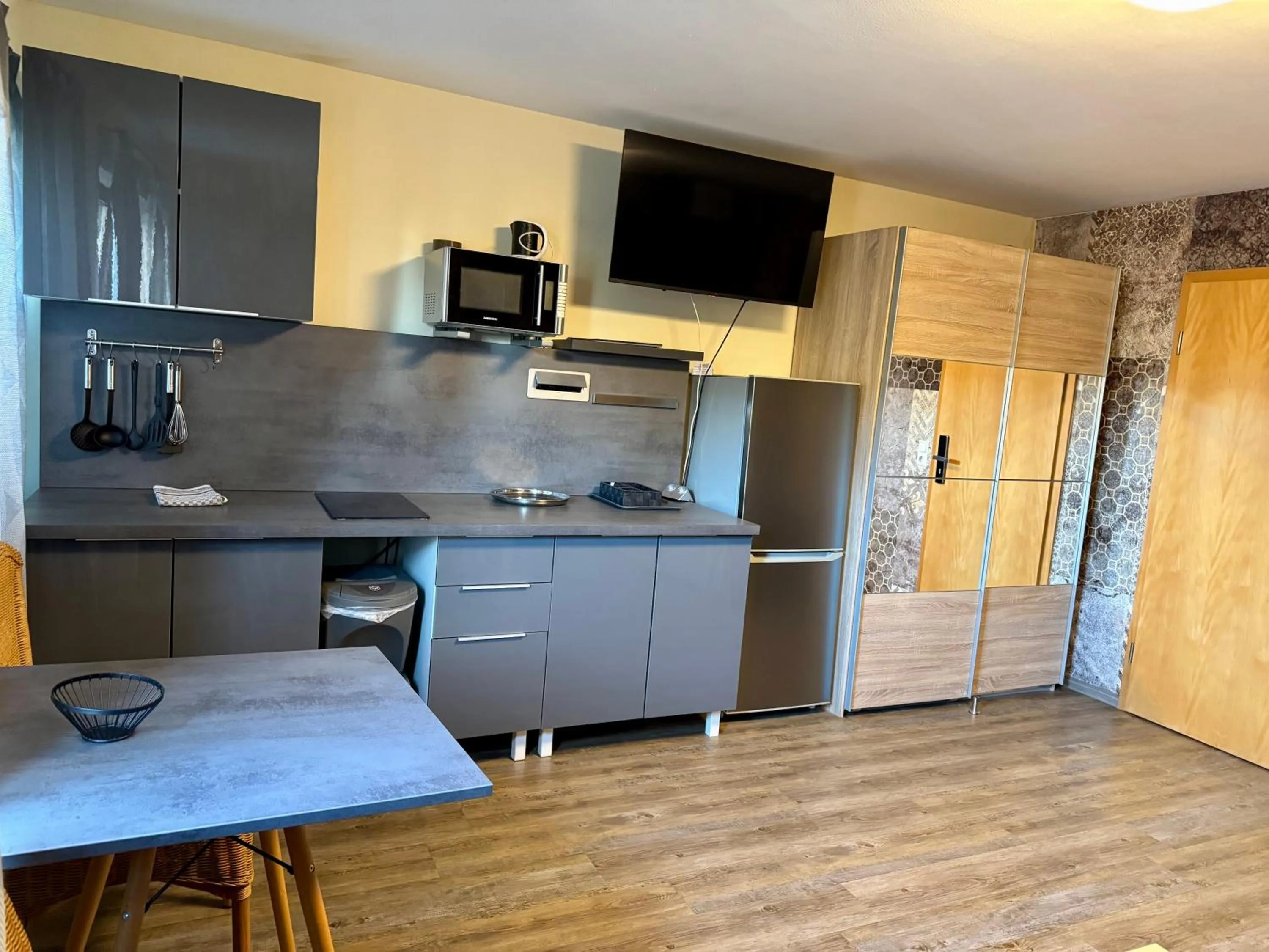 Kitchen or kitchenette in Hotel "Mythos Apartments" alle Zimmer mit Kochnische, Apartments mit Küche!