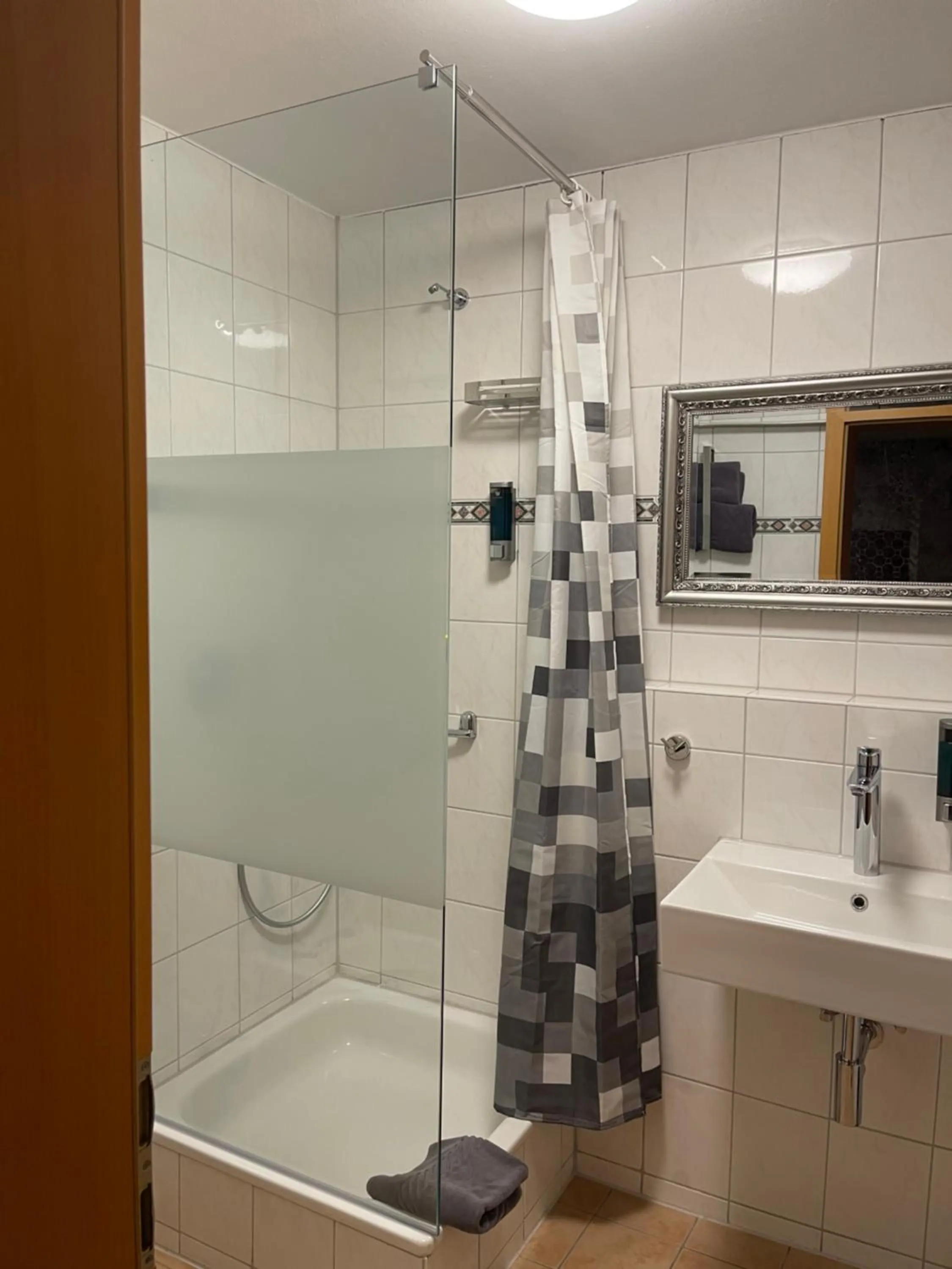 Shower in Hotel "Mythos Apartments" alle Zimmer mit Kochnische, Apartments mit Küche!