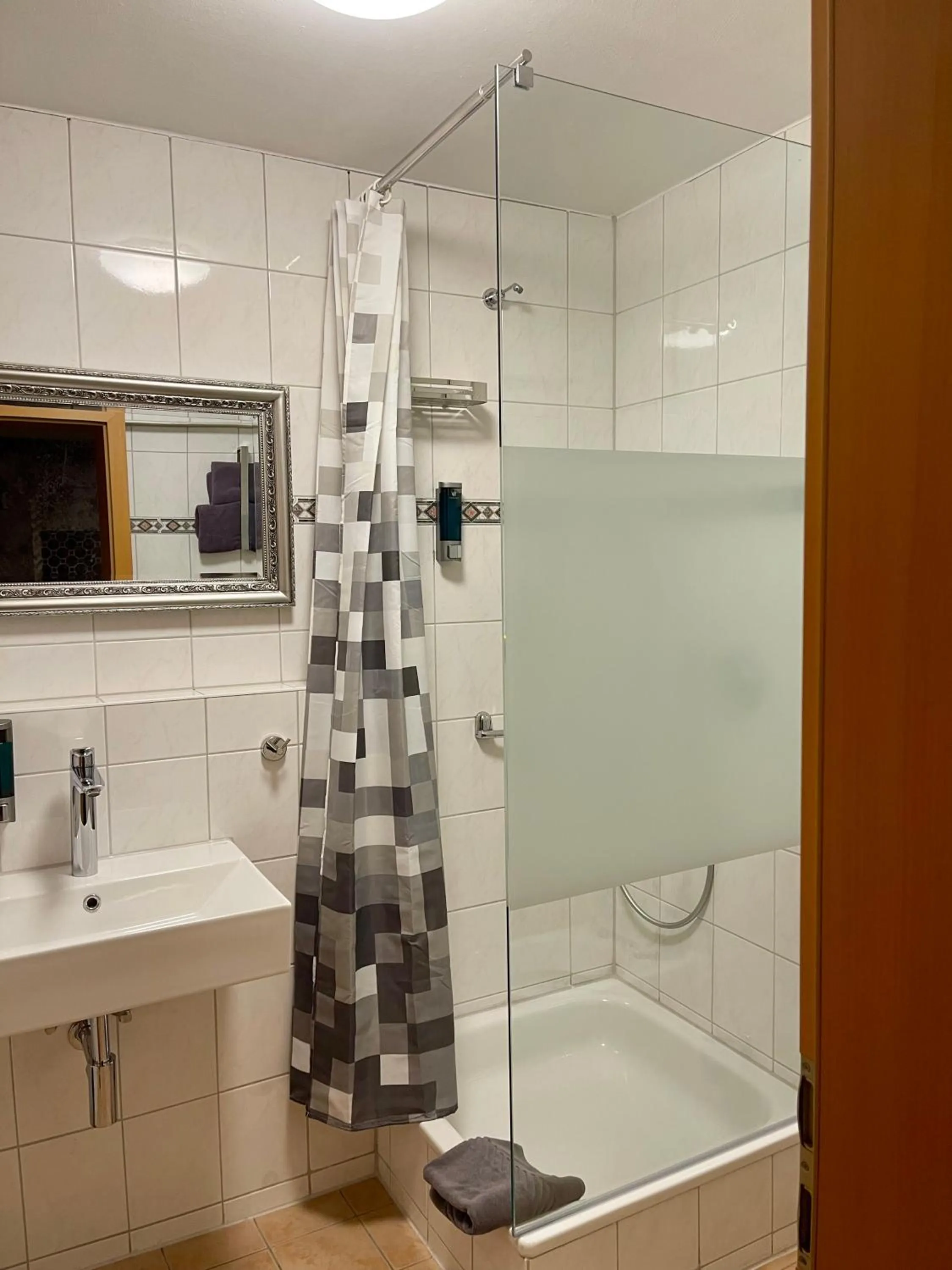 Shower in Hotel "Mythos Apartments" alle Zimmer mit Kochnische, Apartments mit Küche!