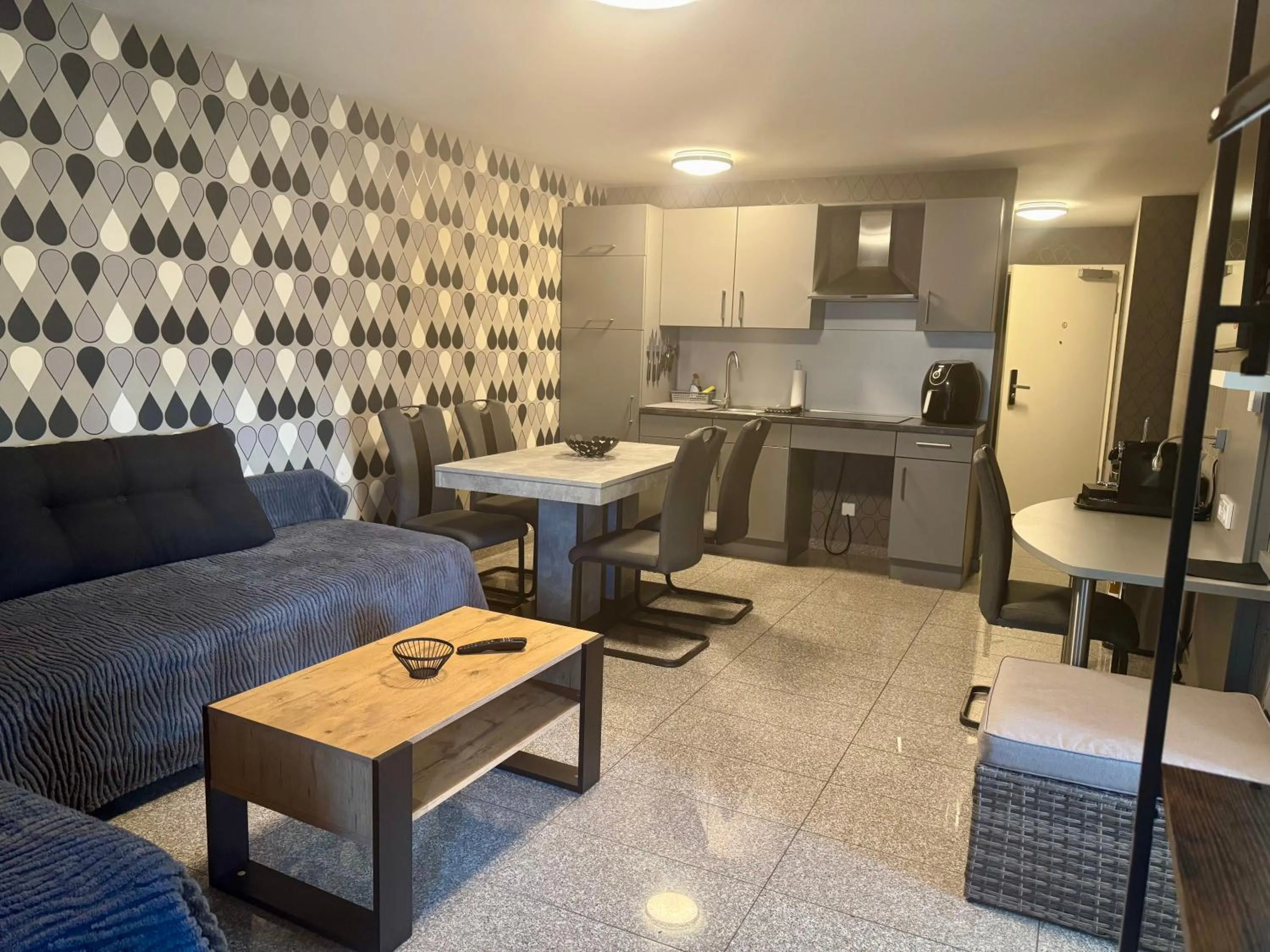 TV and multimedia in Hotel "Mythos Apartments" alle Zimmer mit Kochnische, Apartments mit Küche!