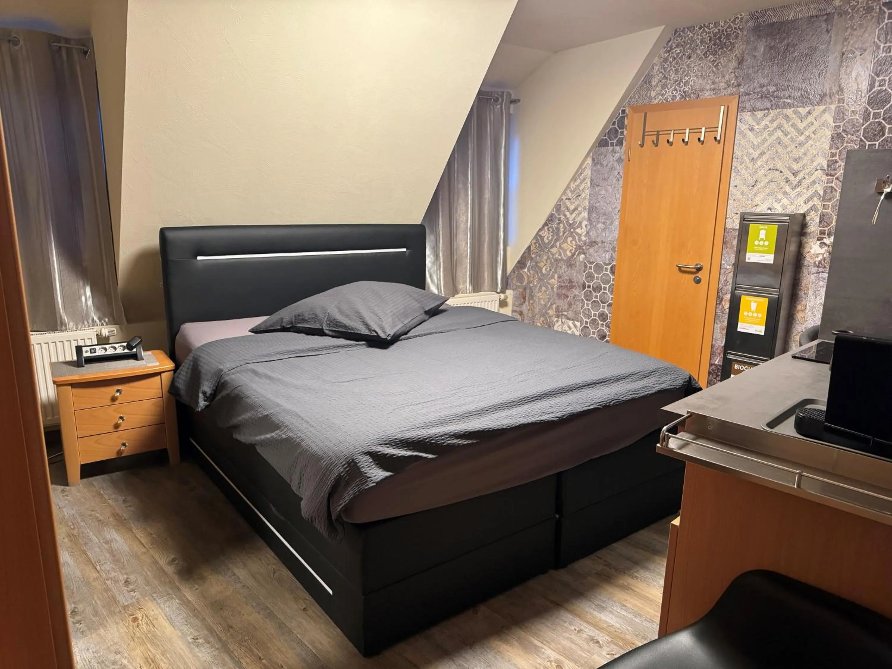 Bed in Hotel "Mythos Apartments" alle Zimmer mit Kochnische, Apartments mit Küche!