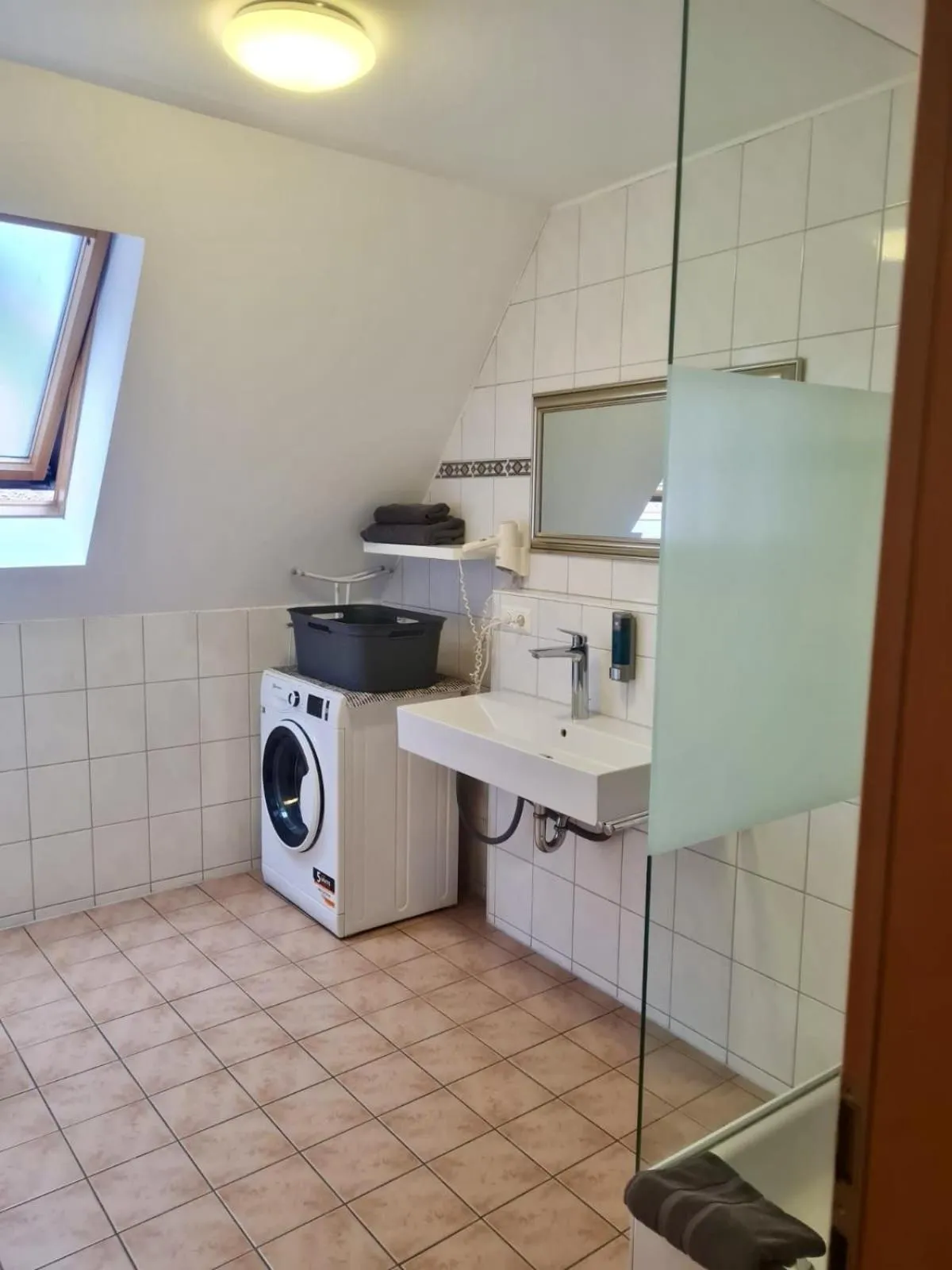 Bathroom in Hotel Mythos "rooms with kitchenette- apartments with kitchen"