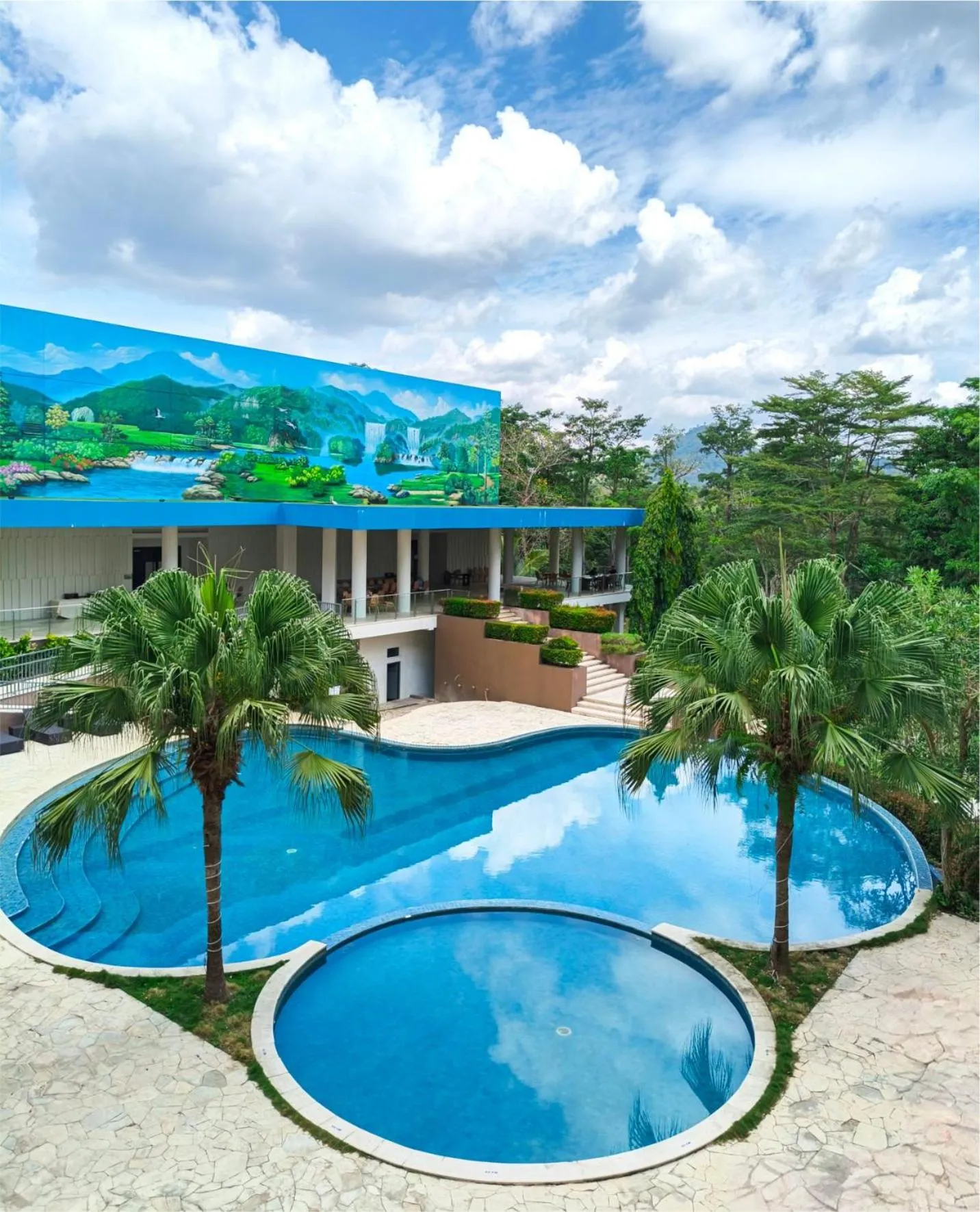 Swimming pool in Soll Marina Hotel & Conference Center Bangka