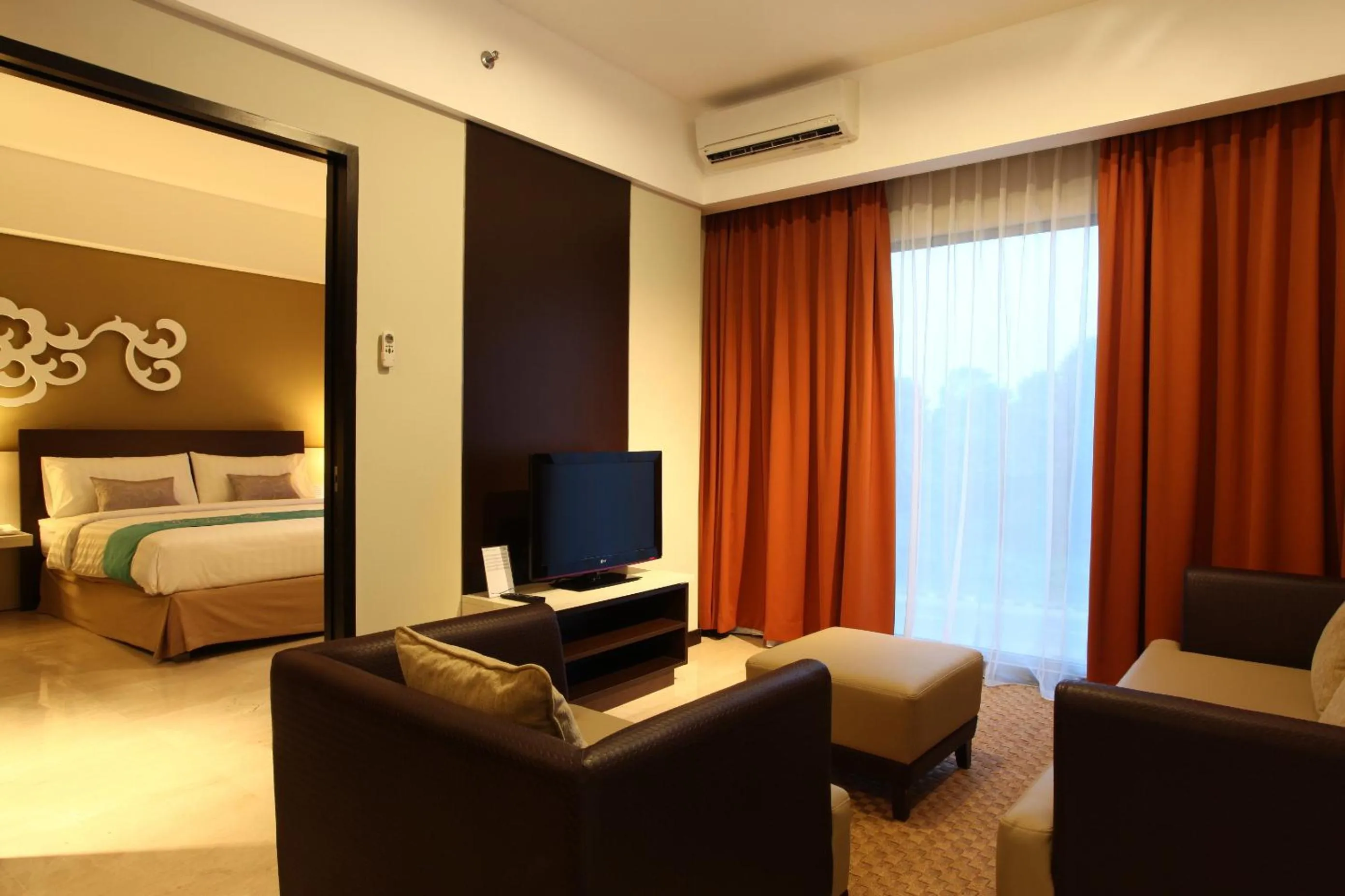 Living room, Bed in Soll Marina Hotel & Conference Center Bangka