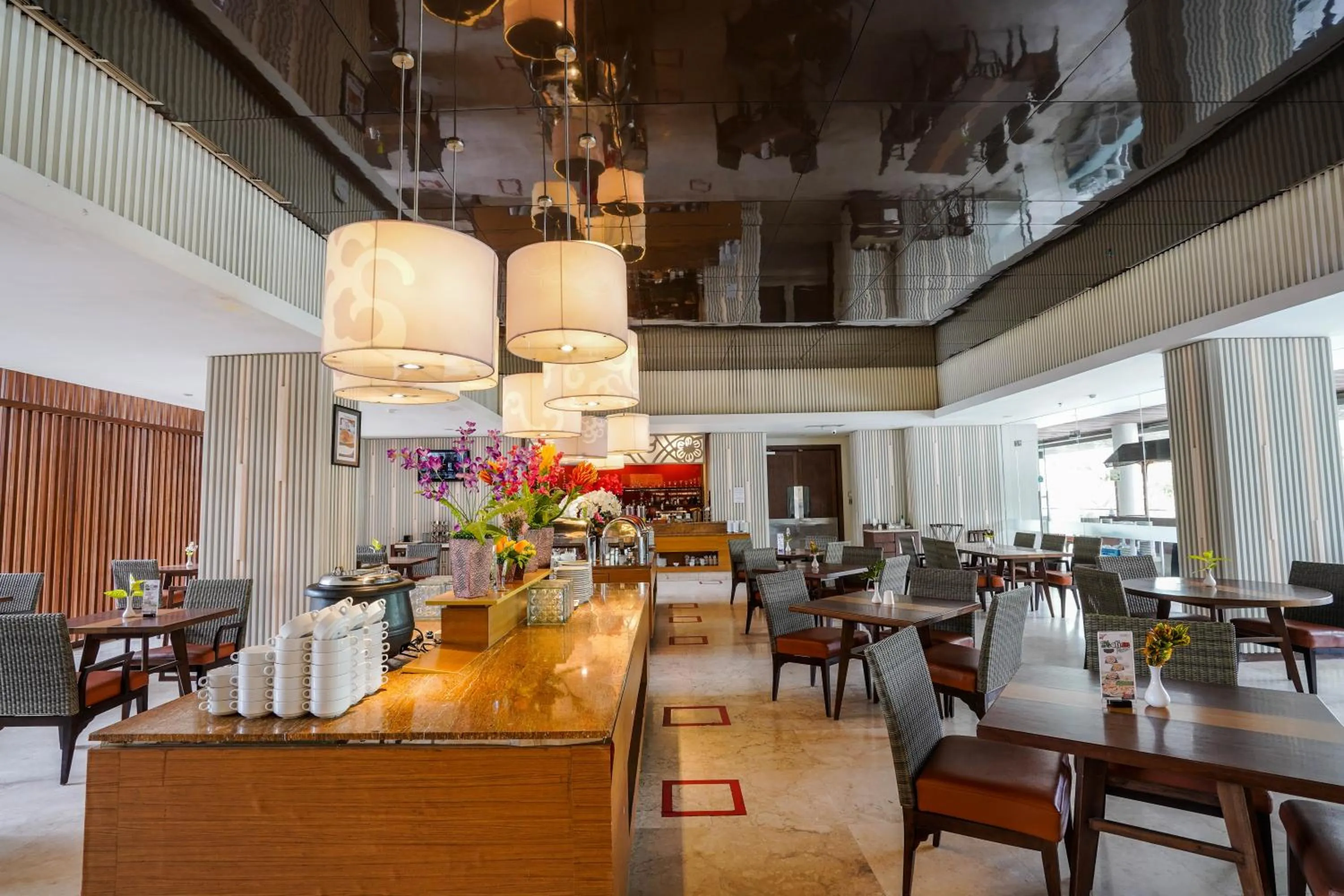 Restaurant/places to eat in Soll Marina Hotel & Conference Center Bangka