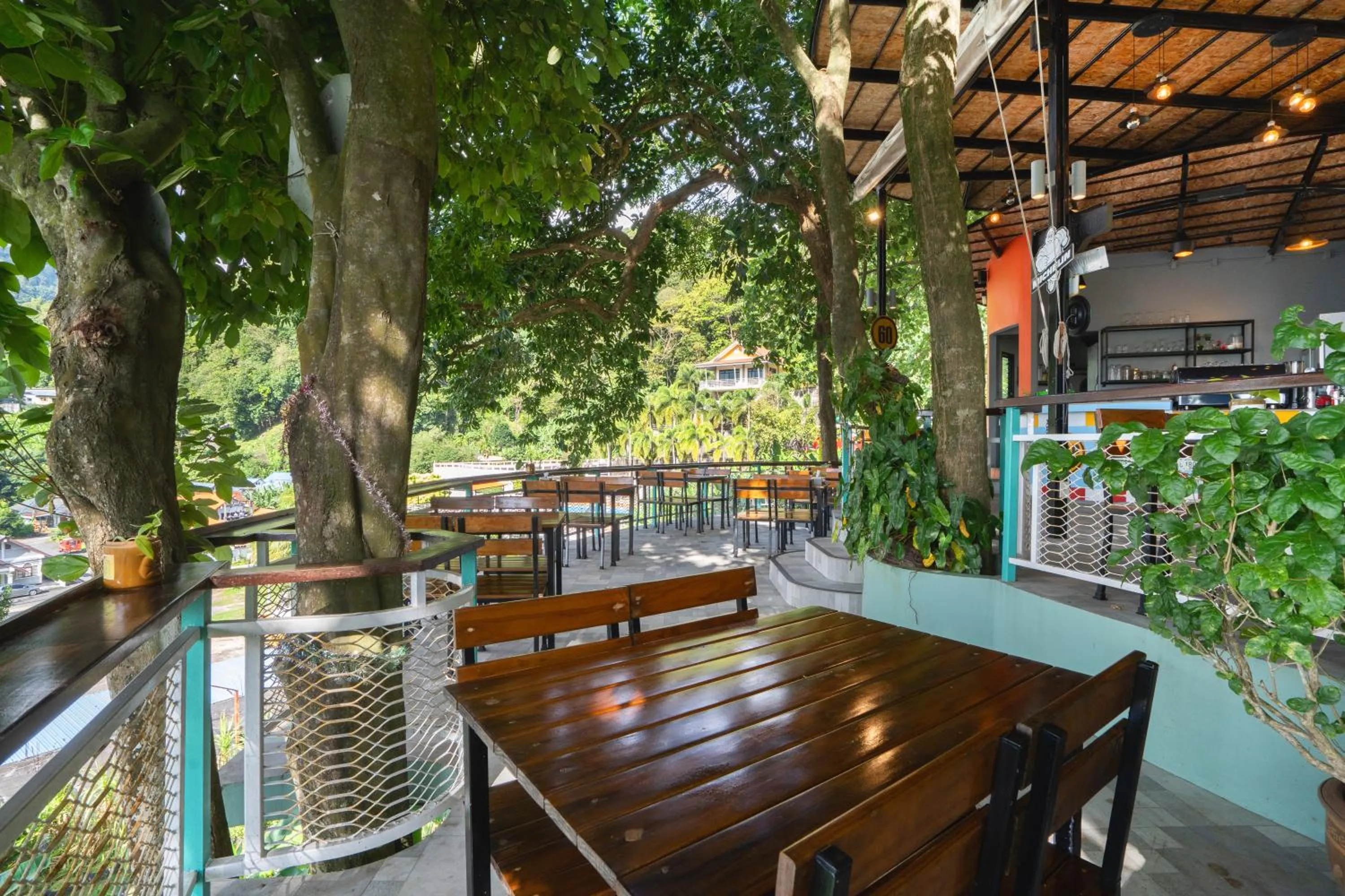 Restaurant/places to eat in Memory Karon Resort