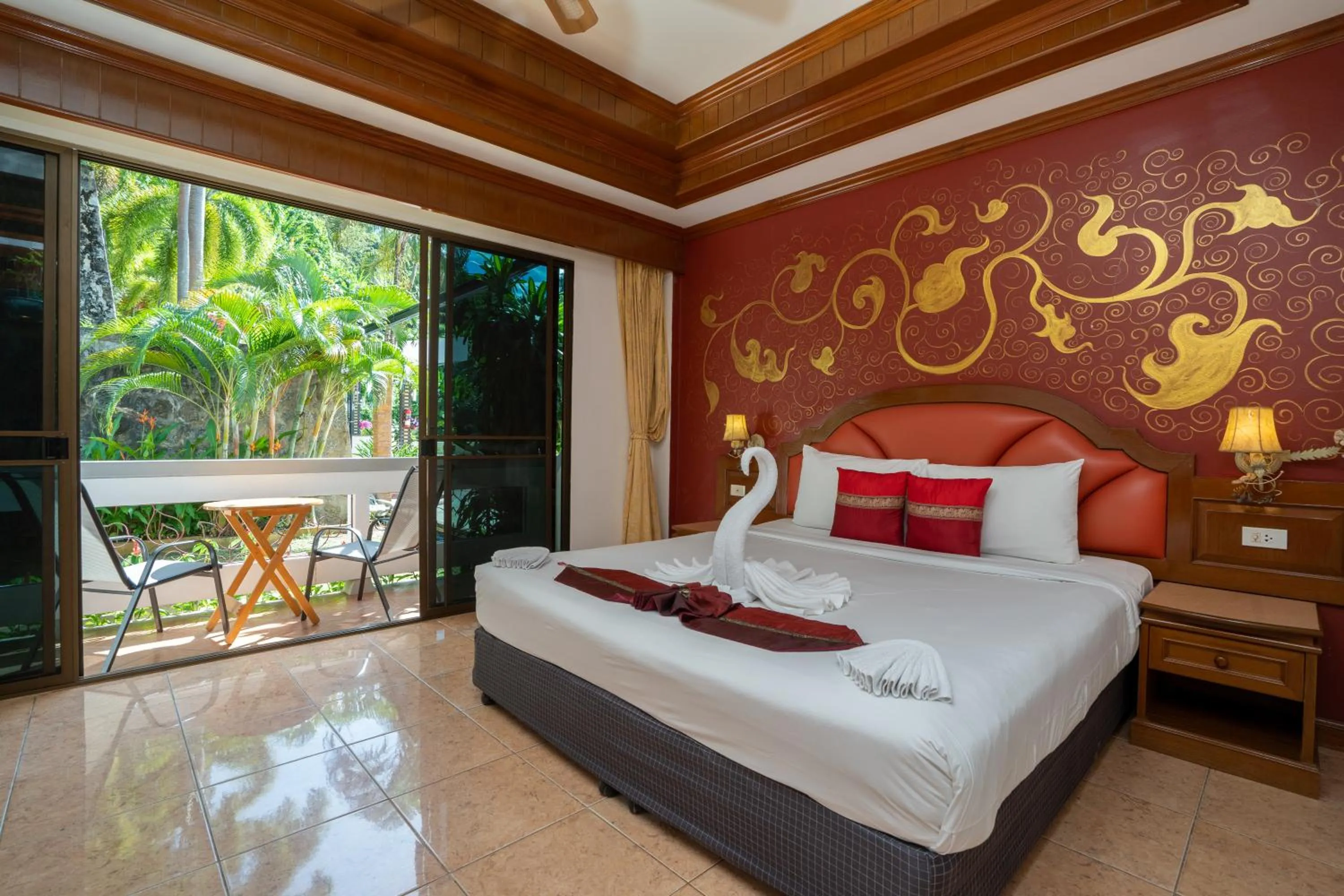Bedroom, Bed in Memory Karon Resort