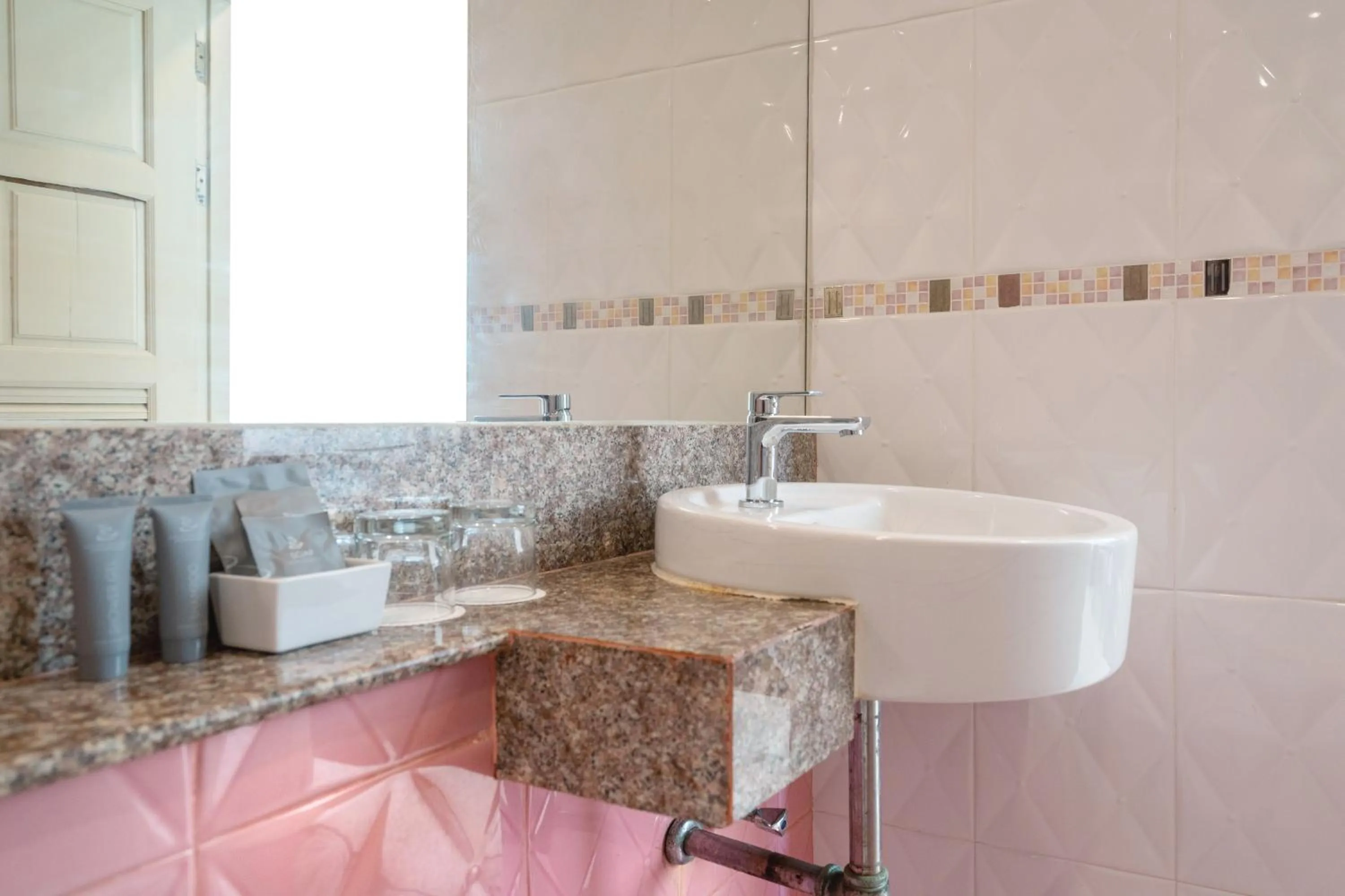 Bathroom in Memory Karon Resort