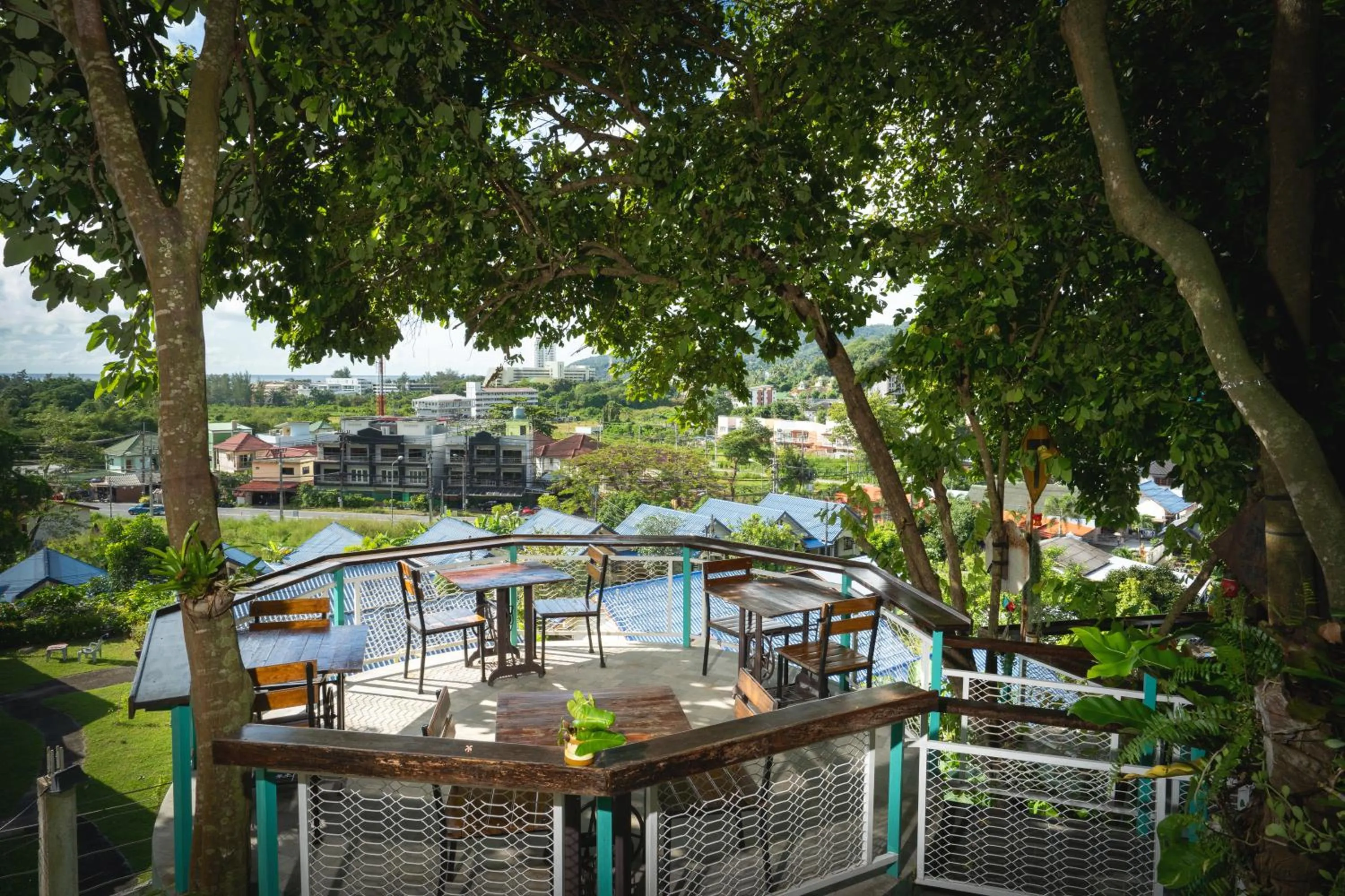 Restaurant/places to eat in Memory Karon Resort