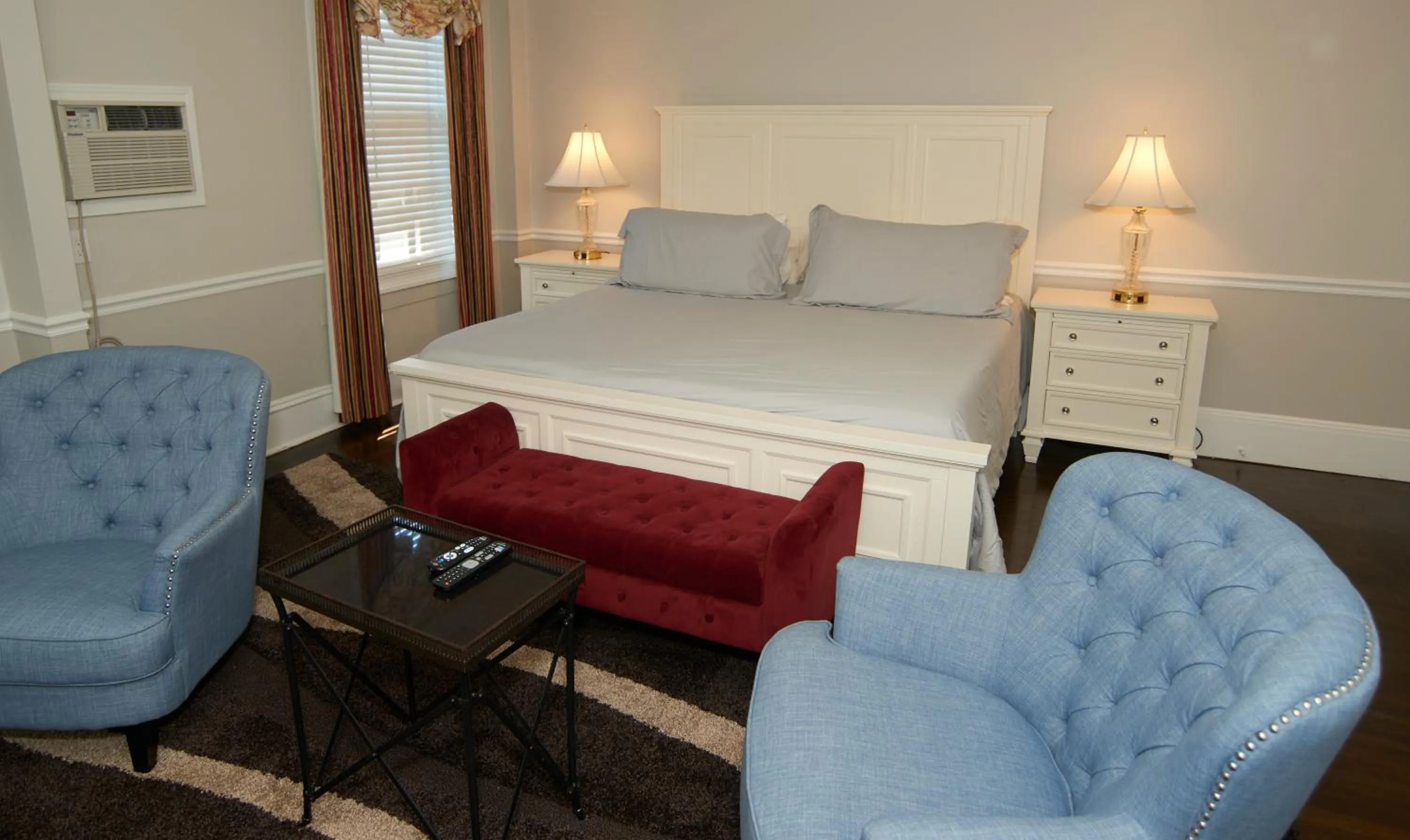 Bed in Bellevue Manor