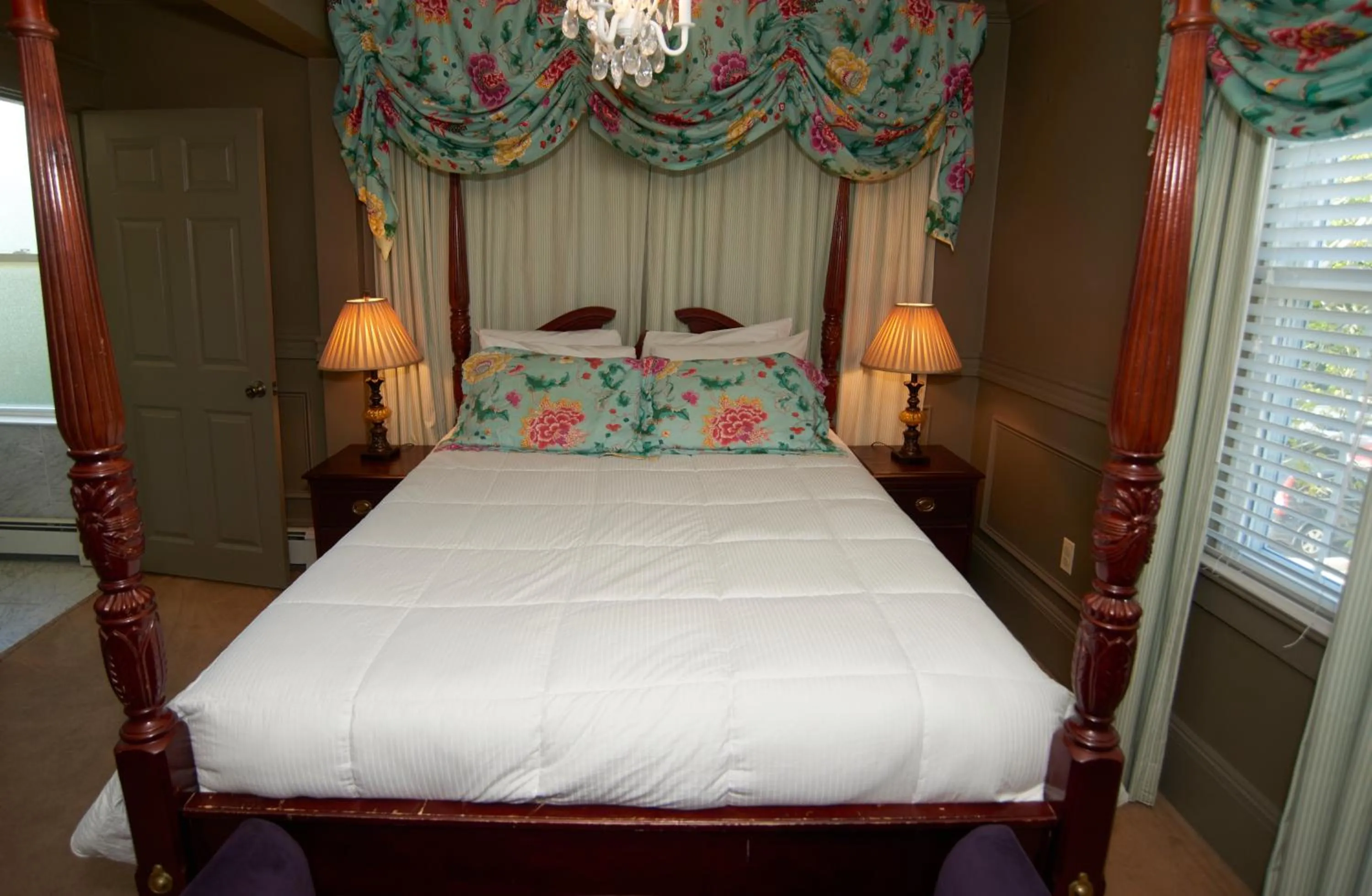 Bed in Bellevue Manor