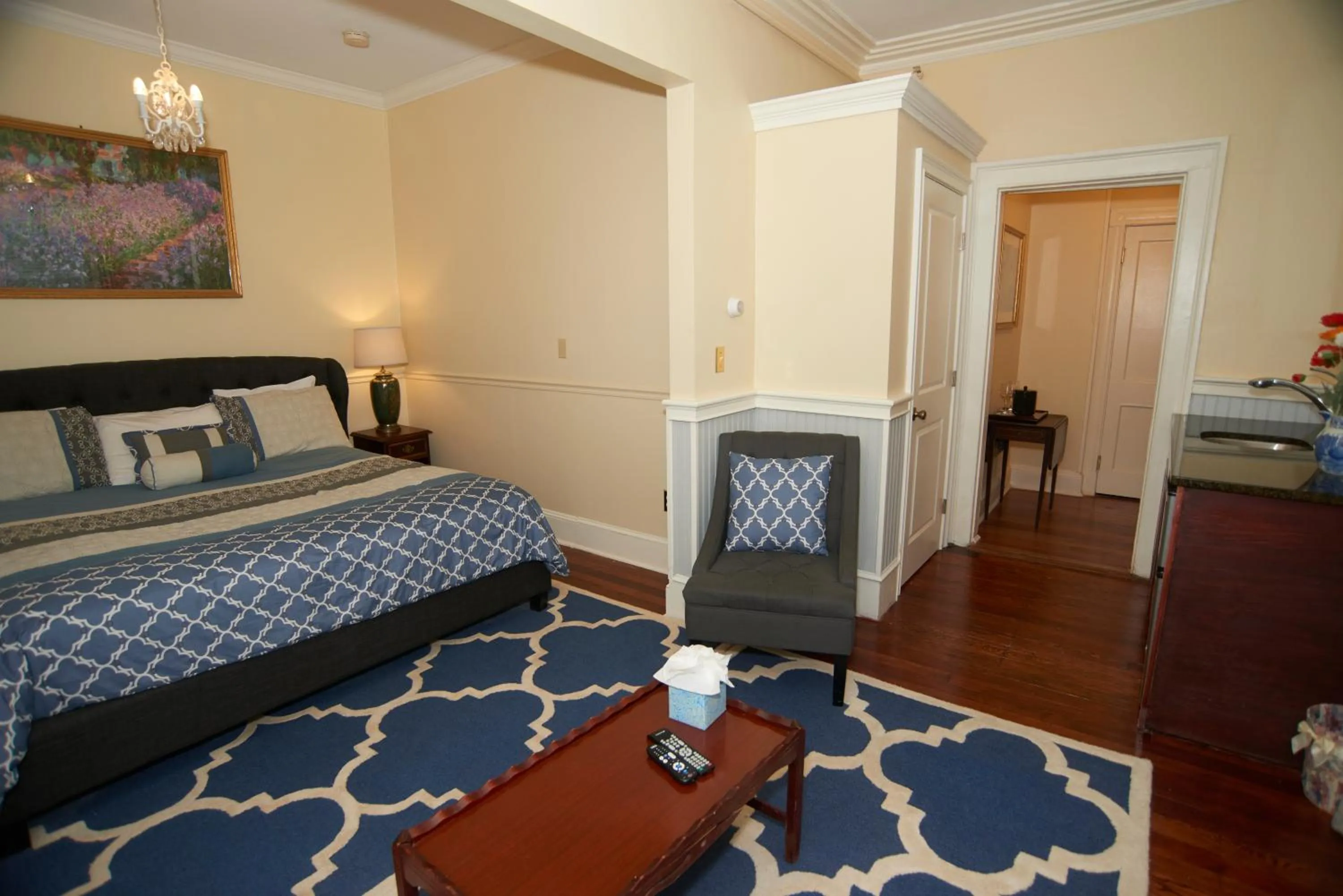 Bed in Bellevue Manor