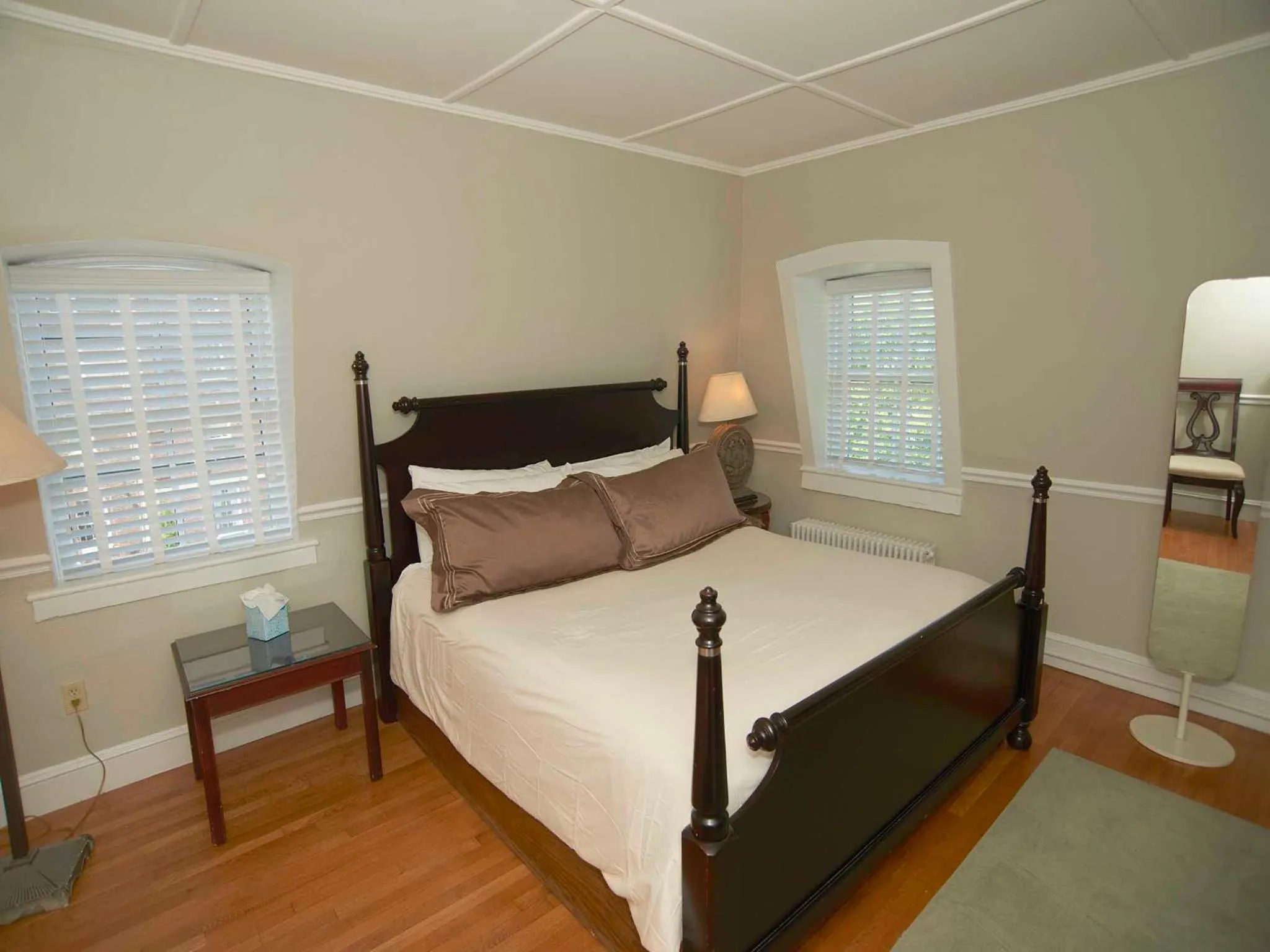 Bed in Bellevue Manor