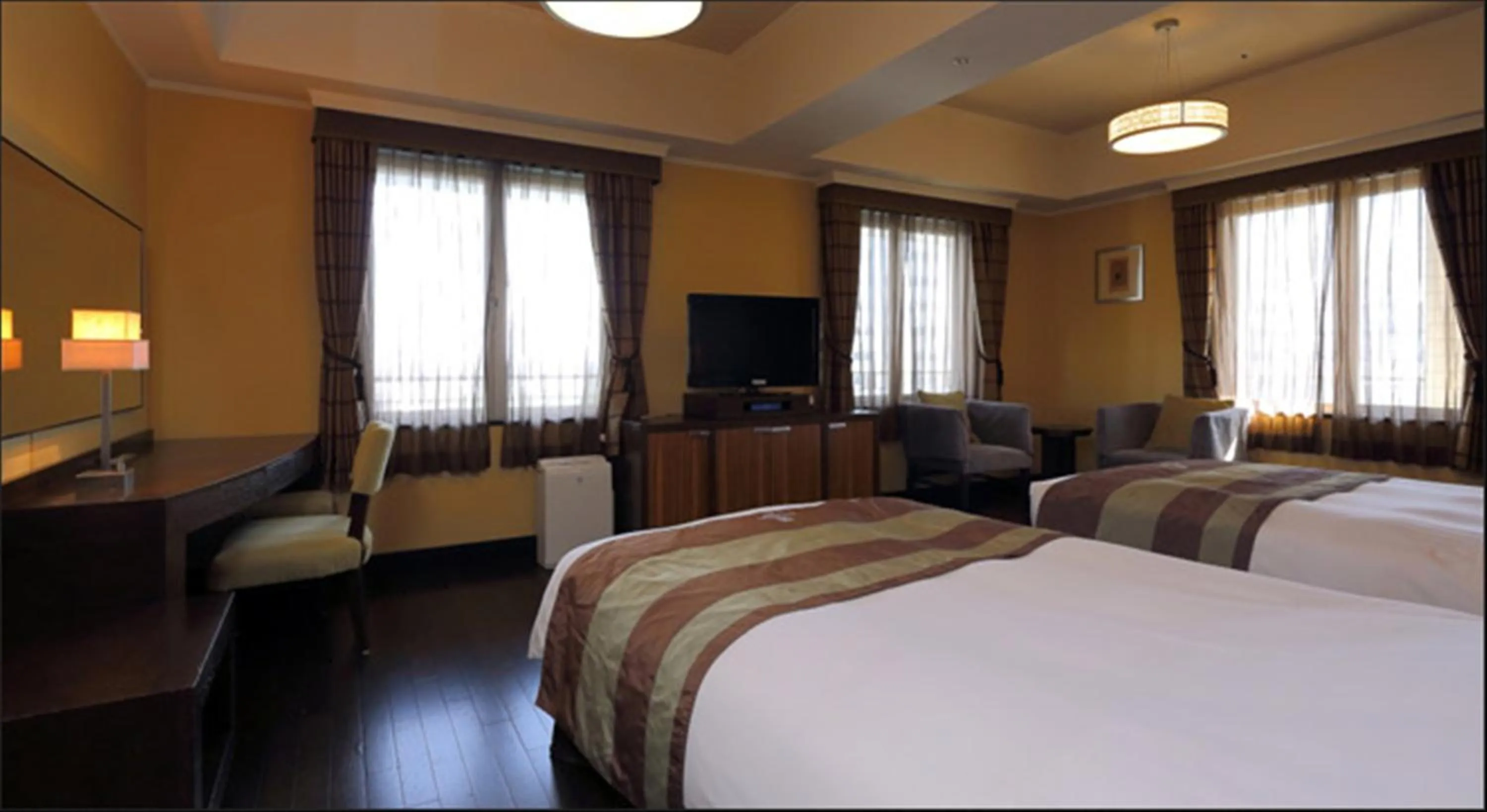 Photo of the whole room, Bed in Hotel Monterey La Soeur Osaka