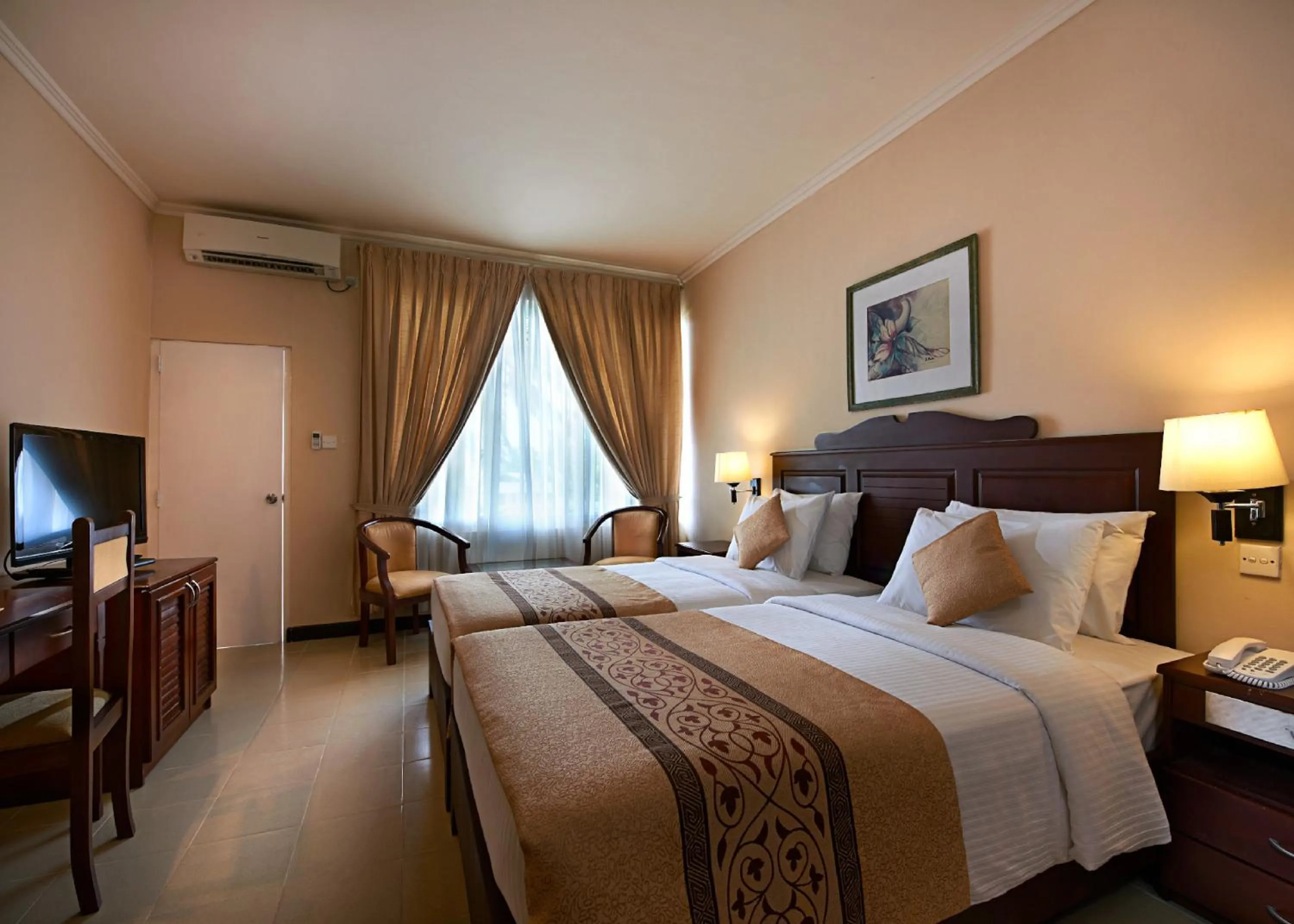 Bedroom, Bed in Berjaya Hotel Colombo