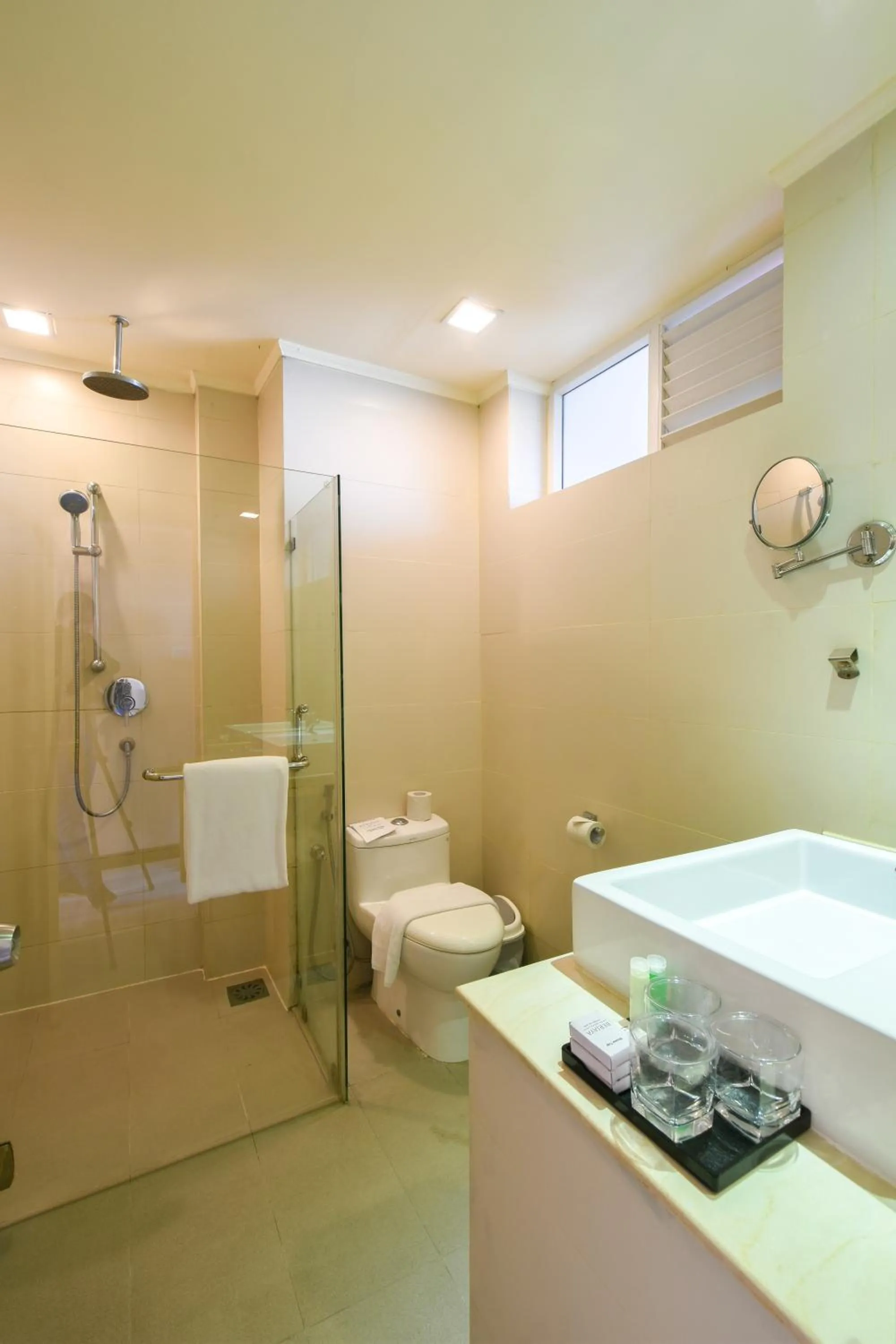 Bathroom in Berjaya Hotel Colombo