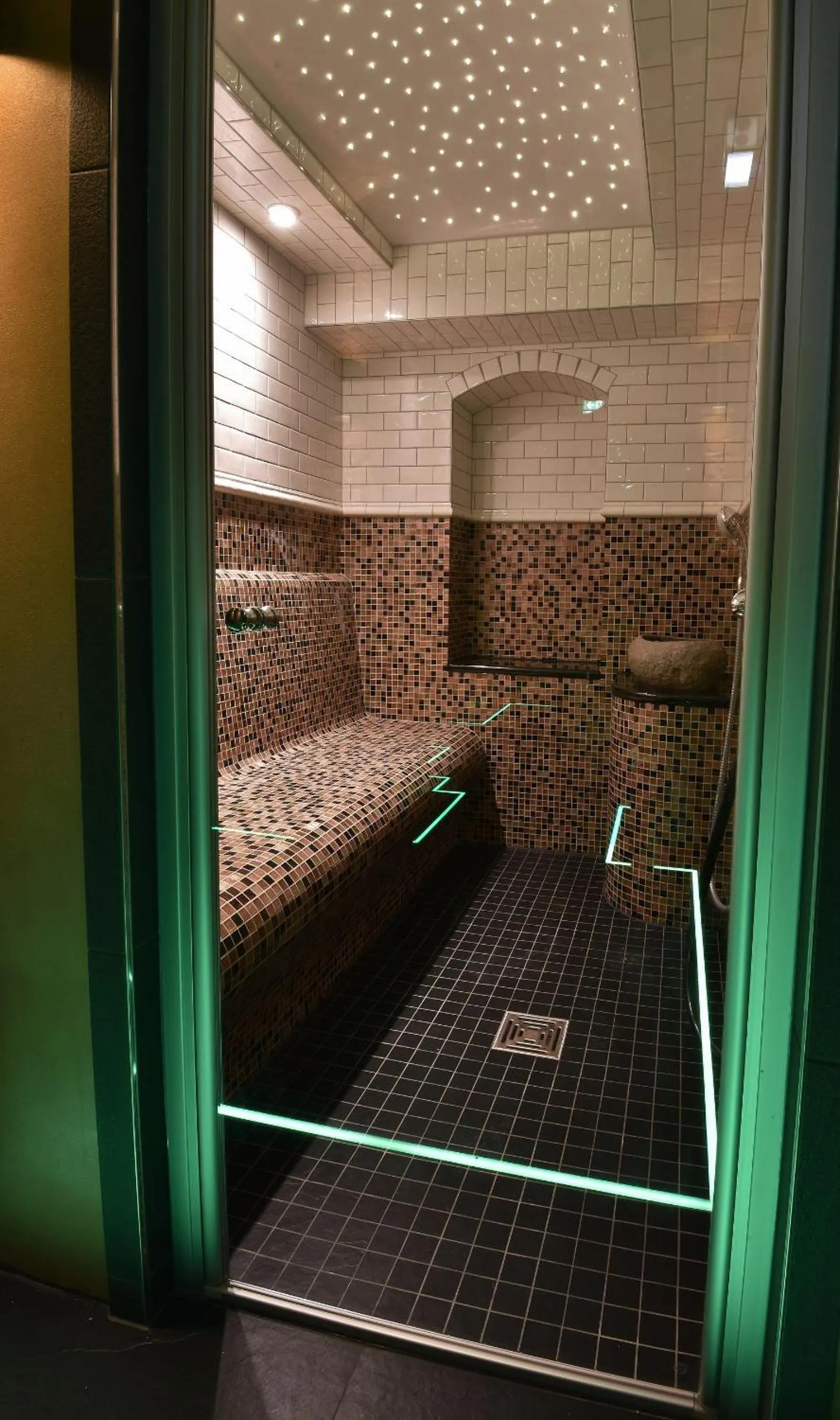 Steam room in Myer's Hotel Berlin