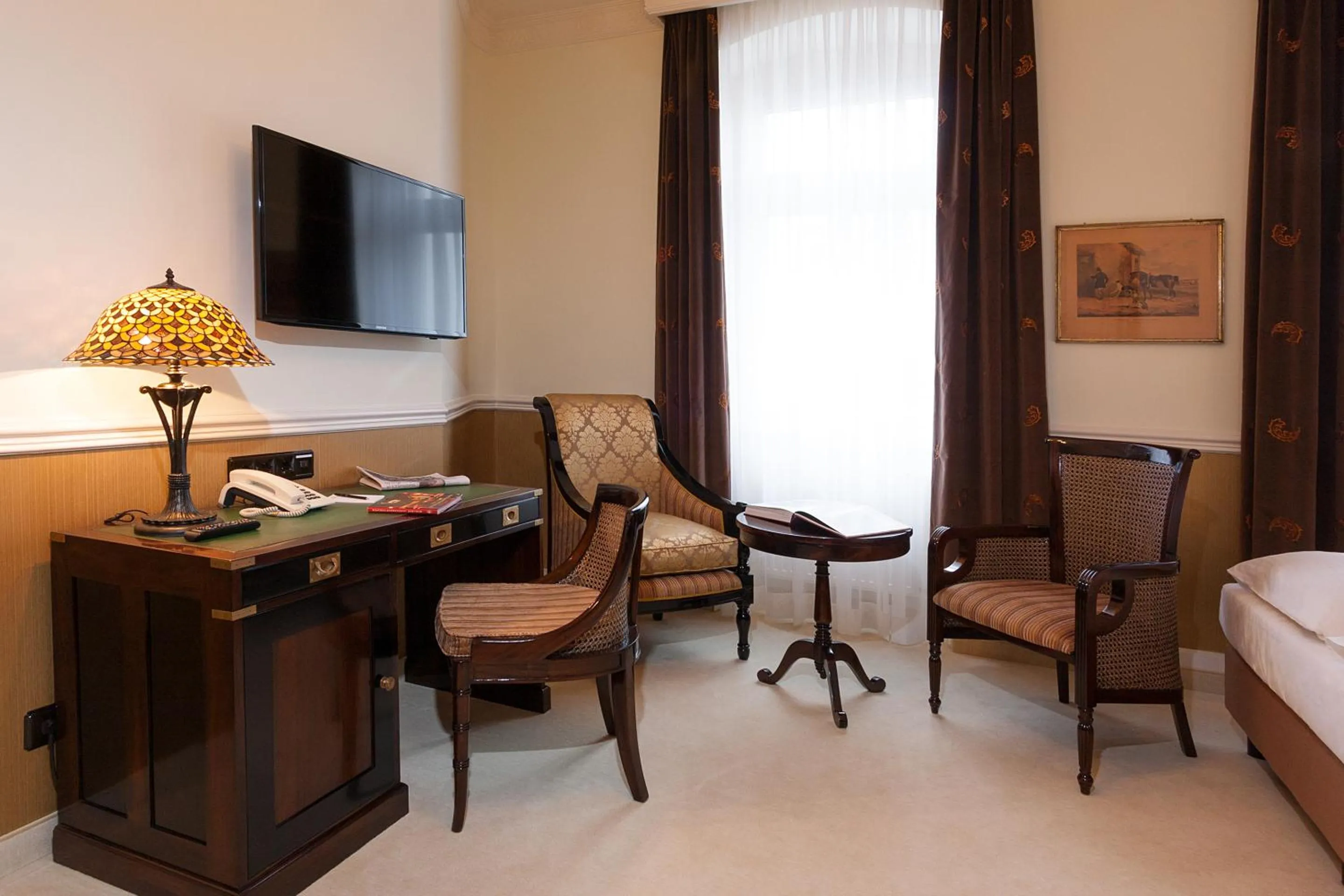 Seating area, Bed in Myer's Hotel Berlin
