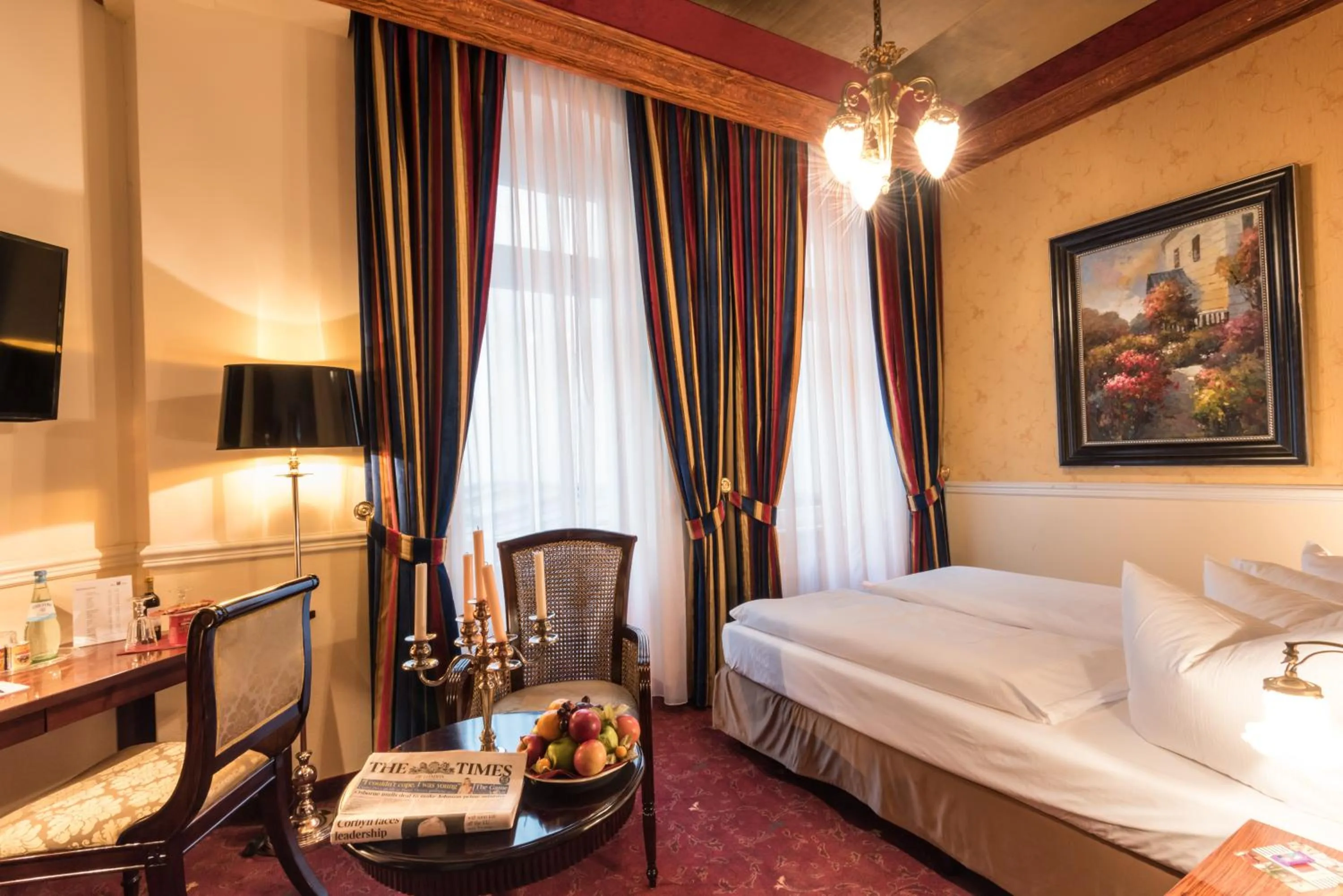 Photo of the whole room, Bed in Myer's Hotel Berlin