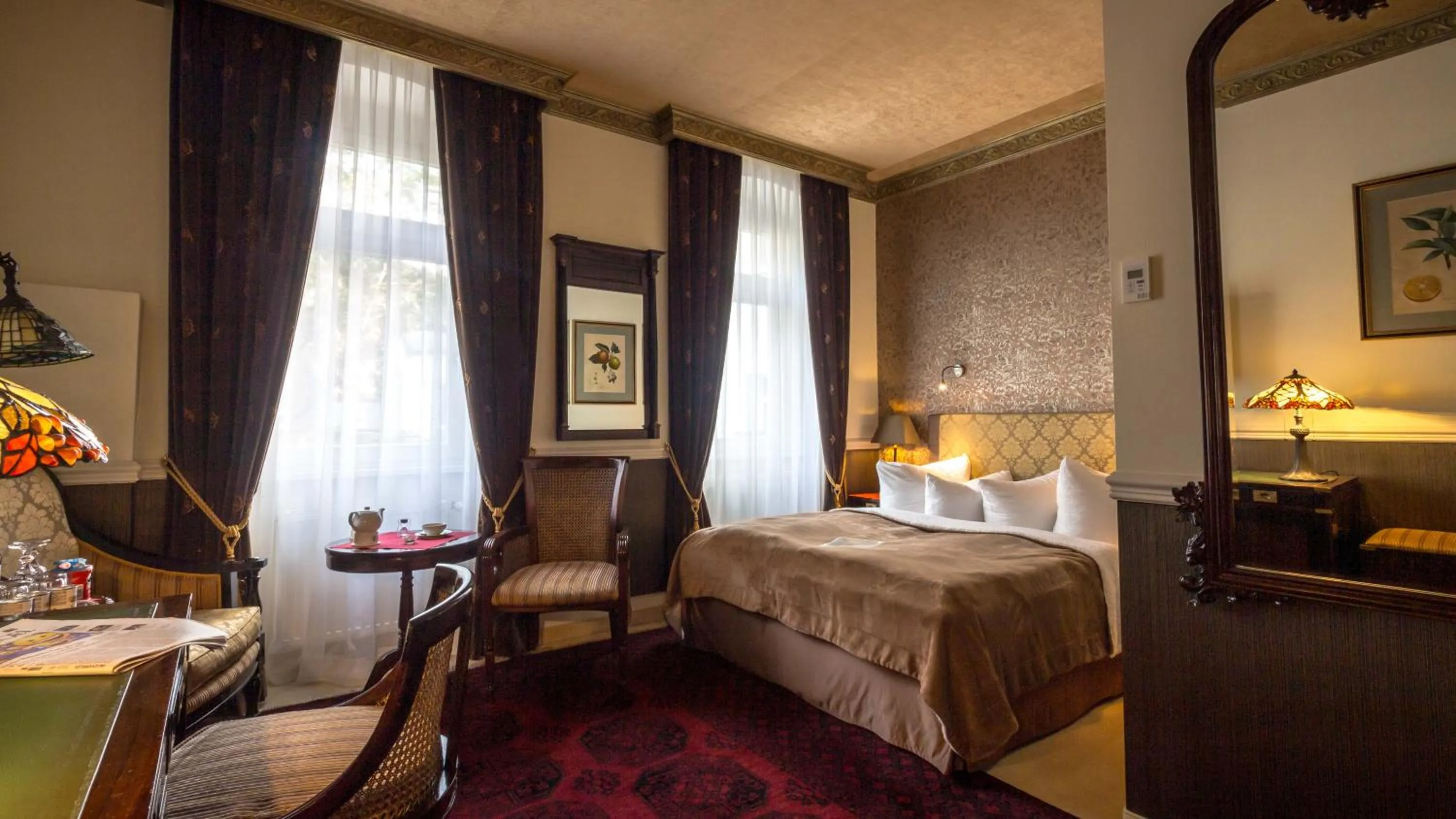 Photo of the whole room, Bed in Myer's Hotel Berlin