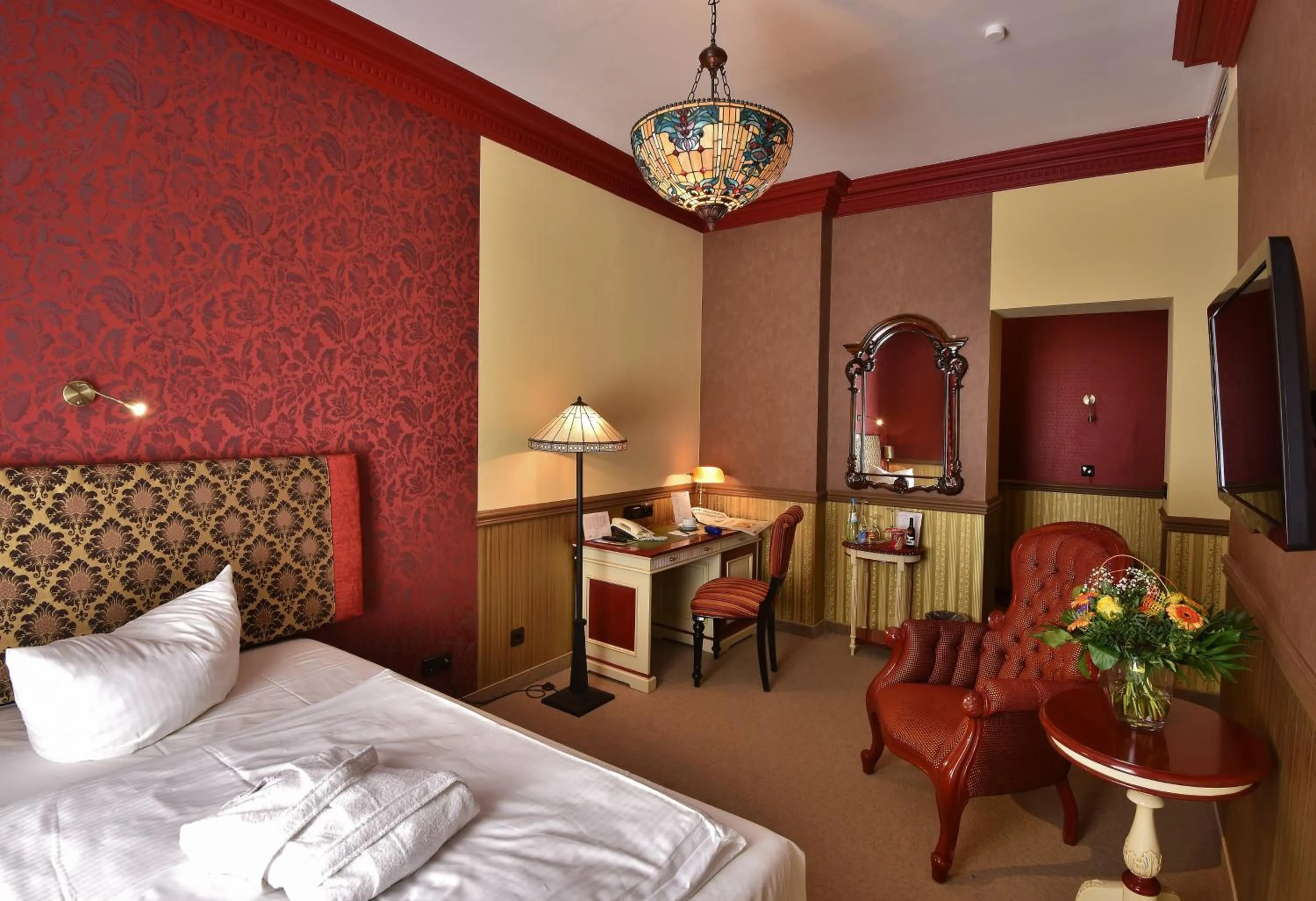 Photo of the whole room, Bed in Myer's Hotel Berlin