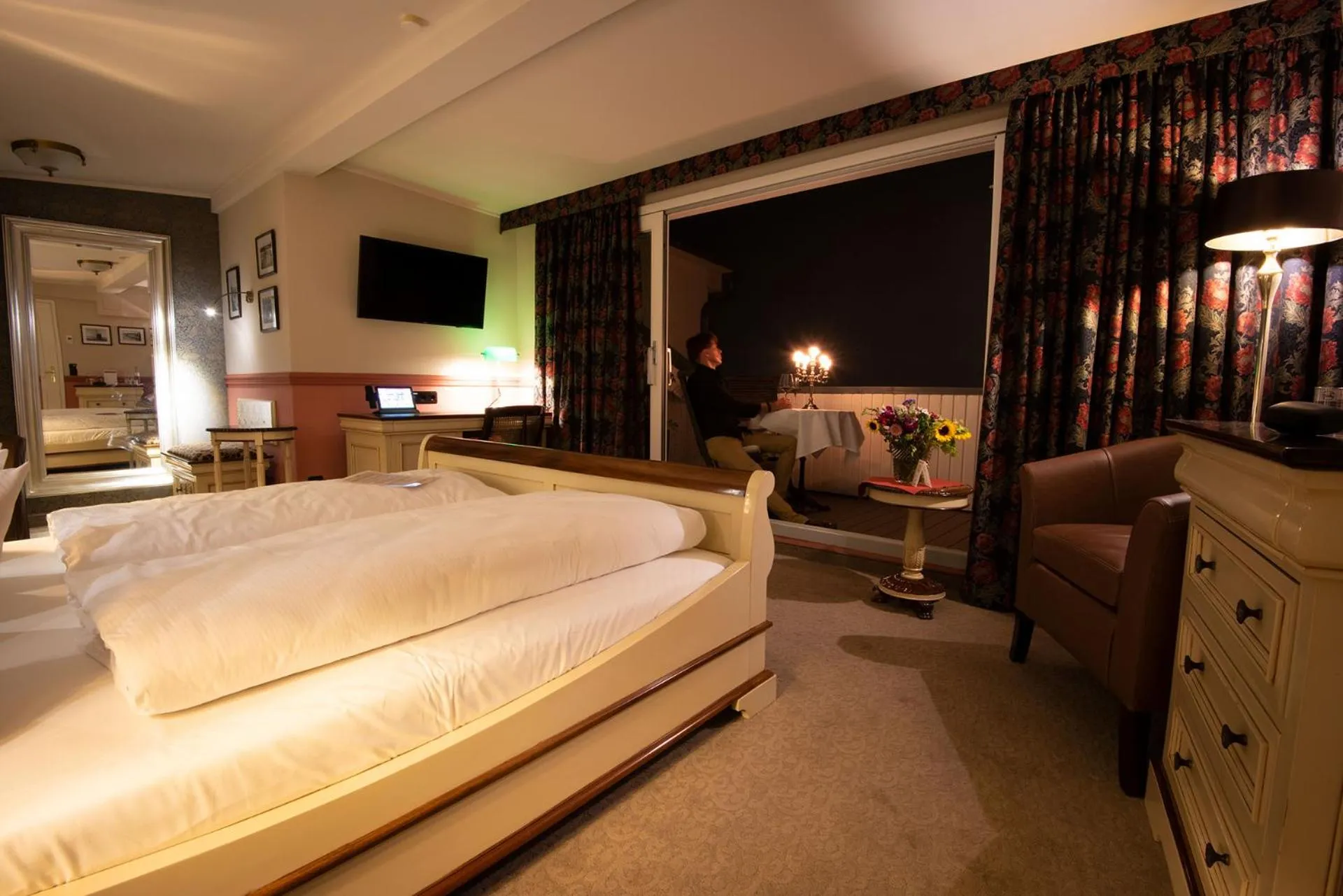 Photo of the whole room, Bed in Myer's Hotel Berlin