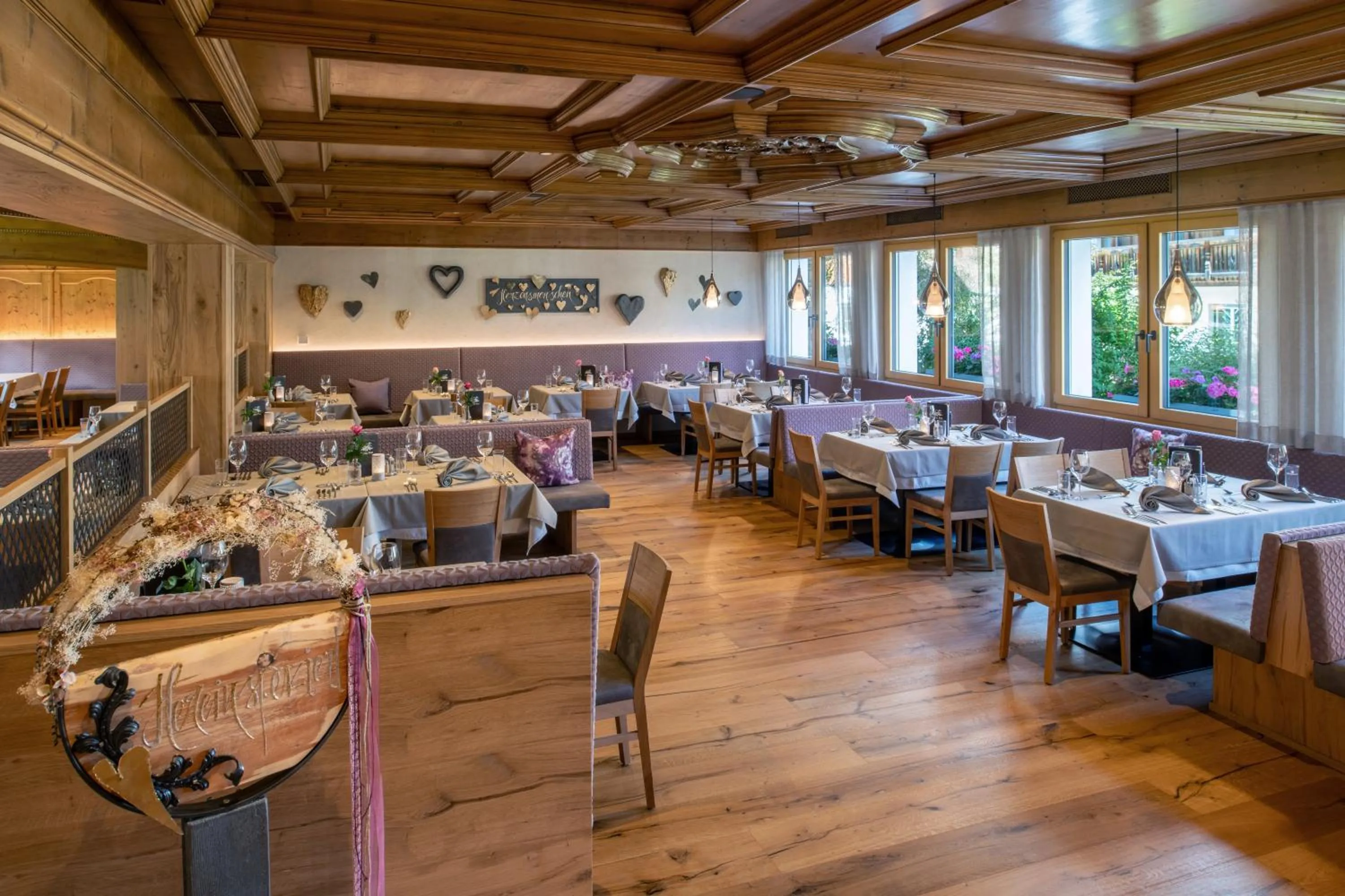 Restaurant/places to eat in Hotel Post