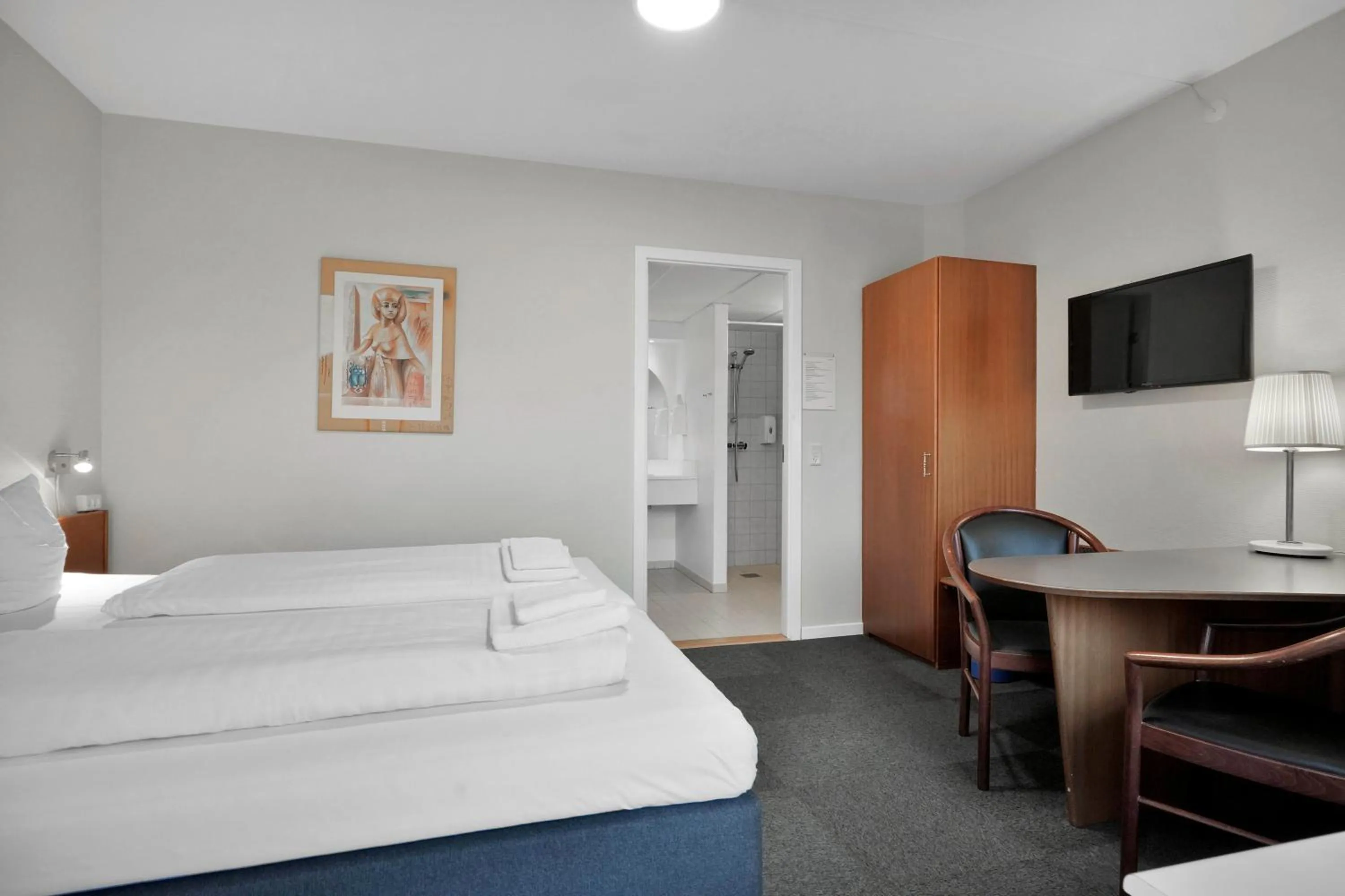 Living room, Bed in Hotel Varde