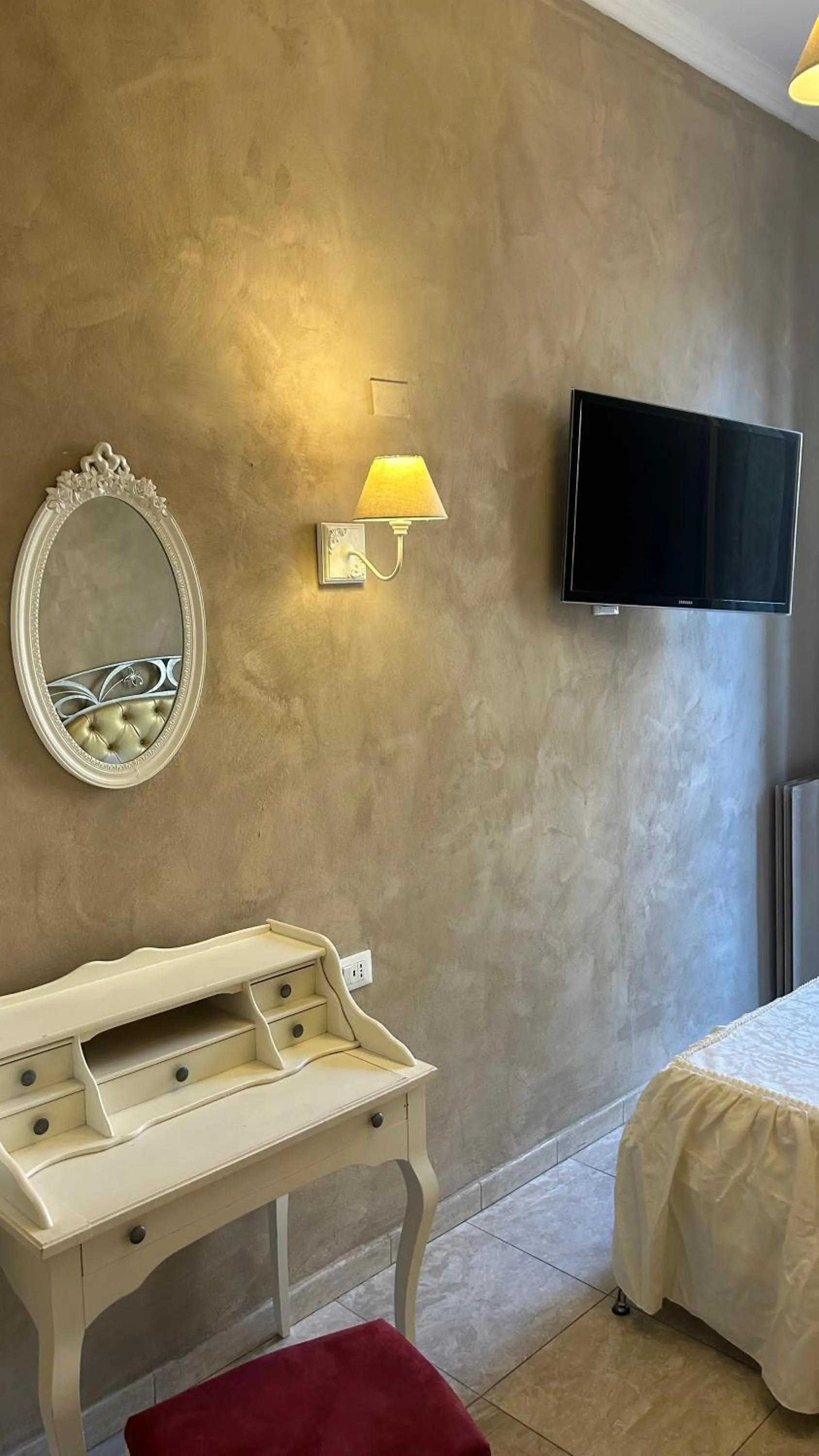 TV and multimedia, Bed in Boutique Hotel Calais Milano