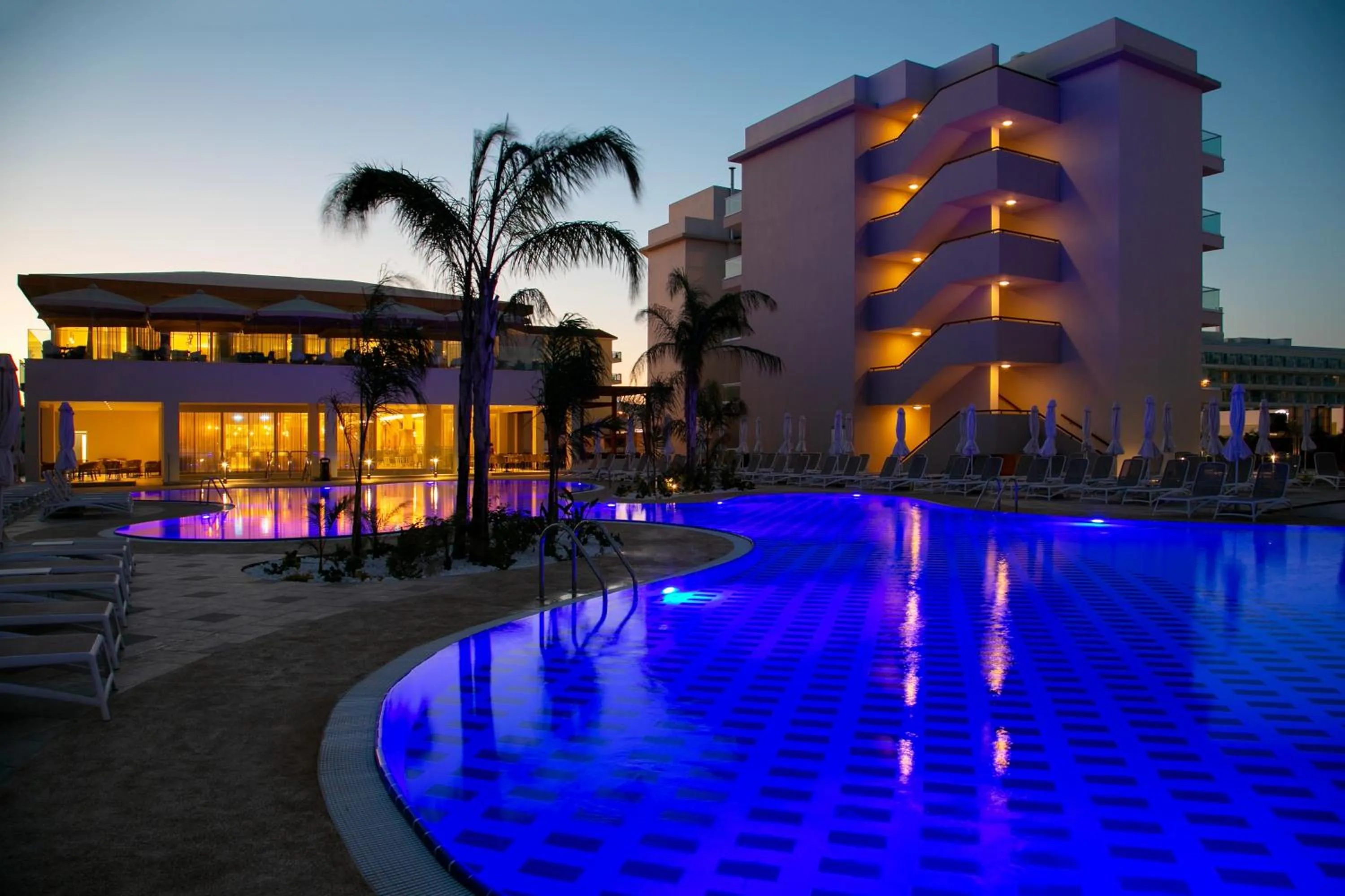 Restaurant/places to eat in Vangelis Hotel & Suites