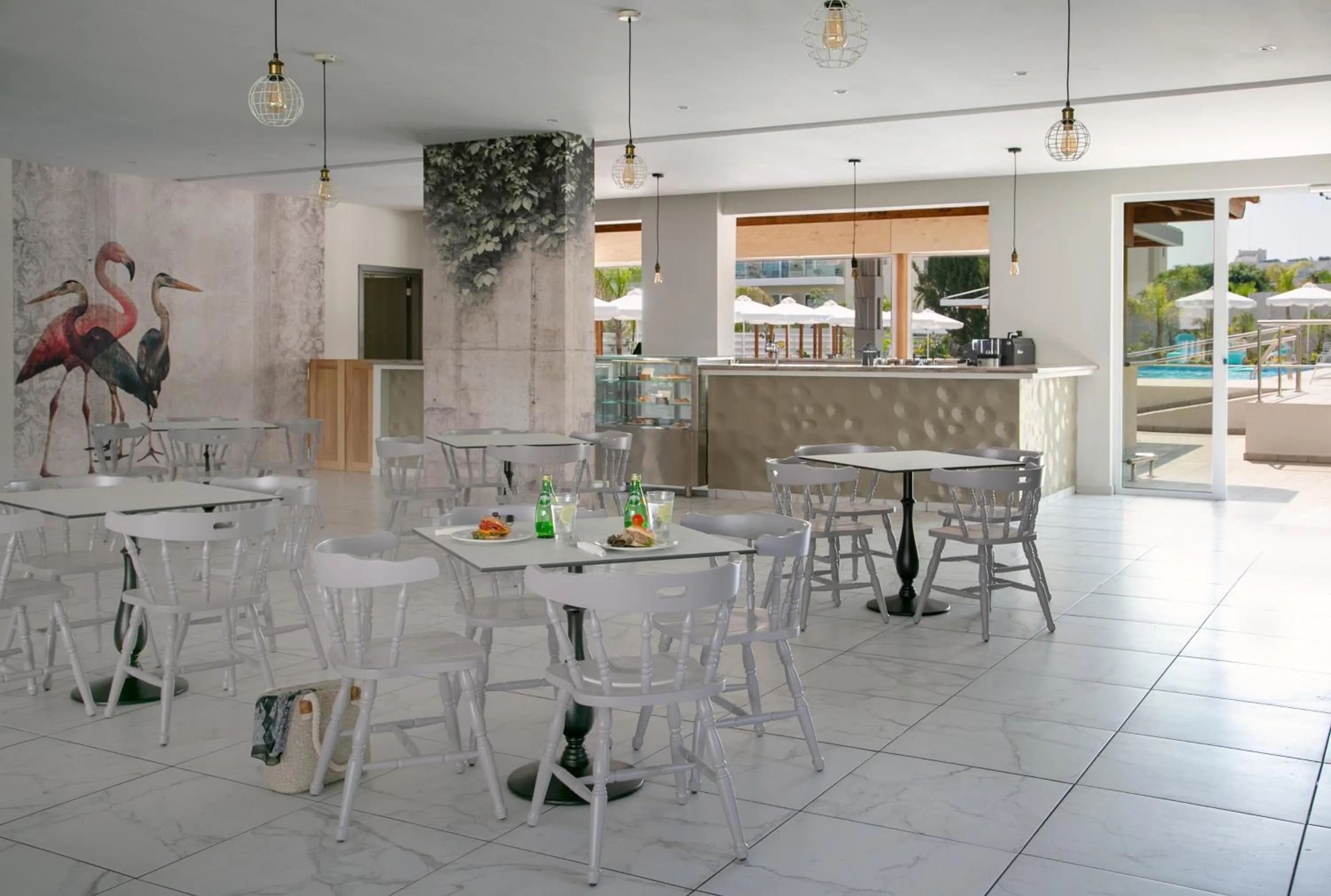 Restaurant/places to eat in Vangelis Hotel & Suites