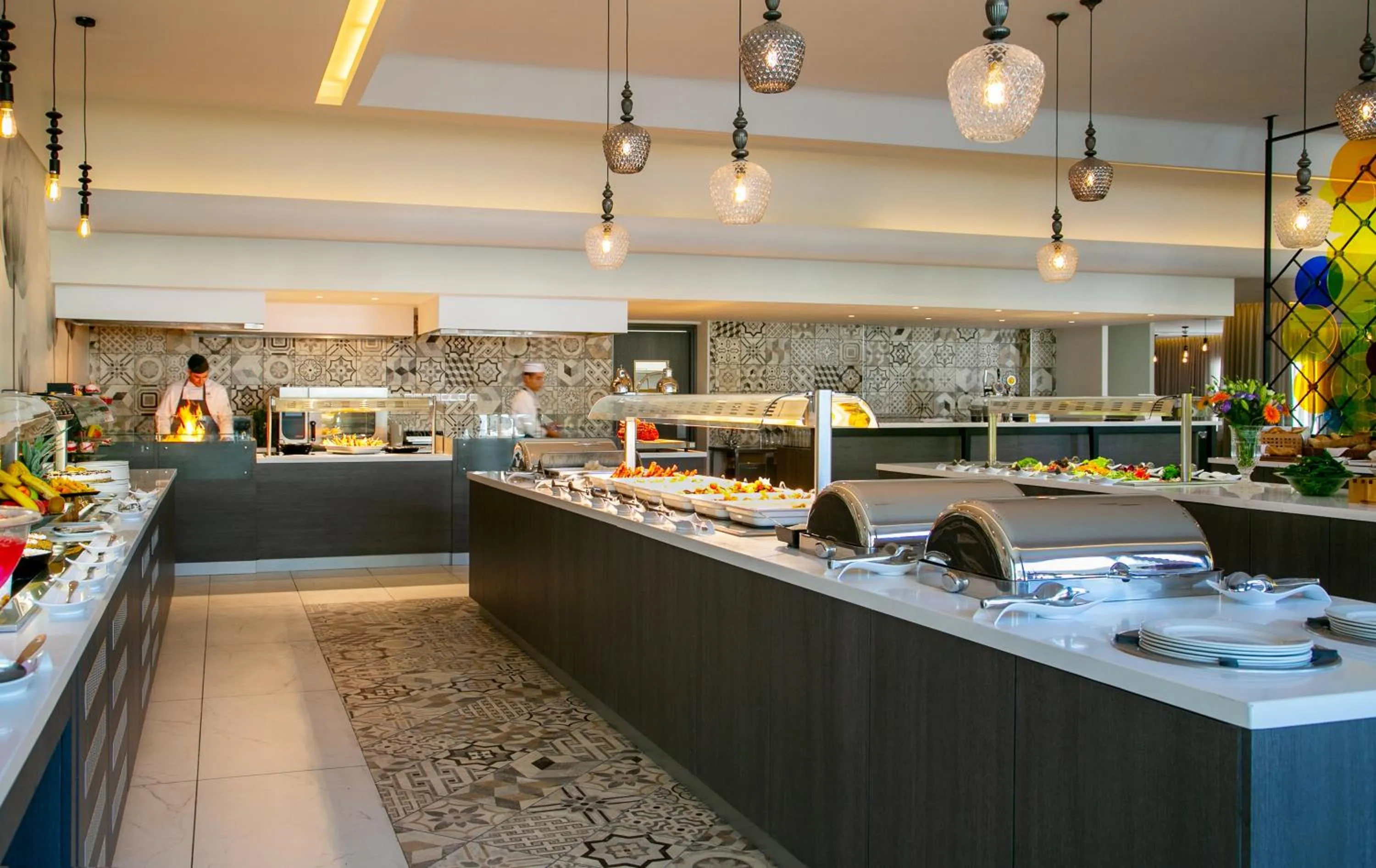 Restaurant/places to eat in Vangelis Hotel & Suites