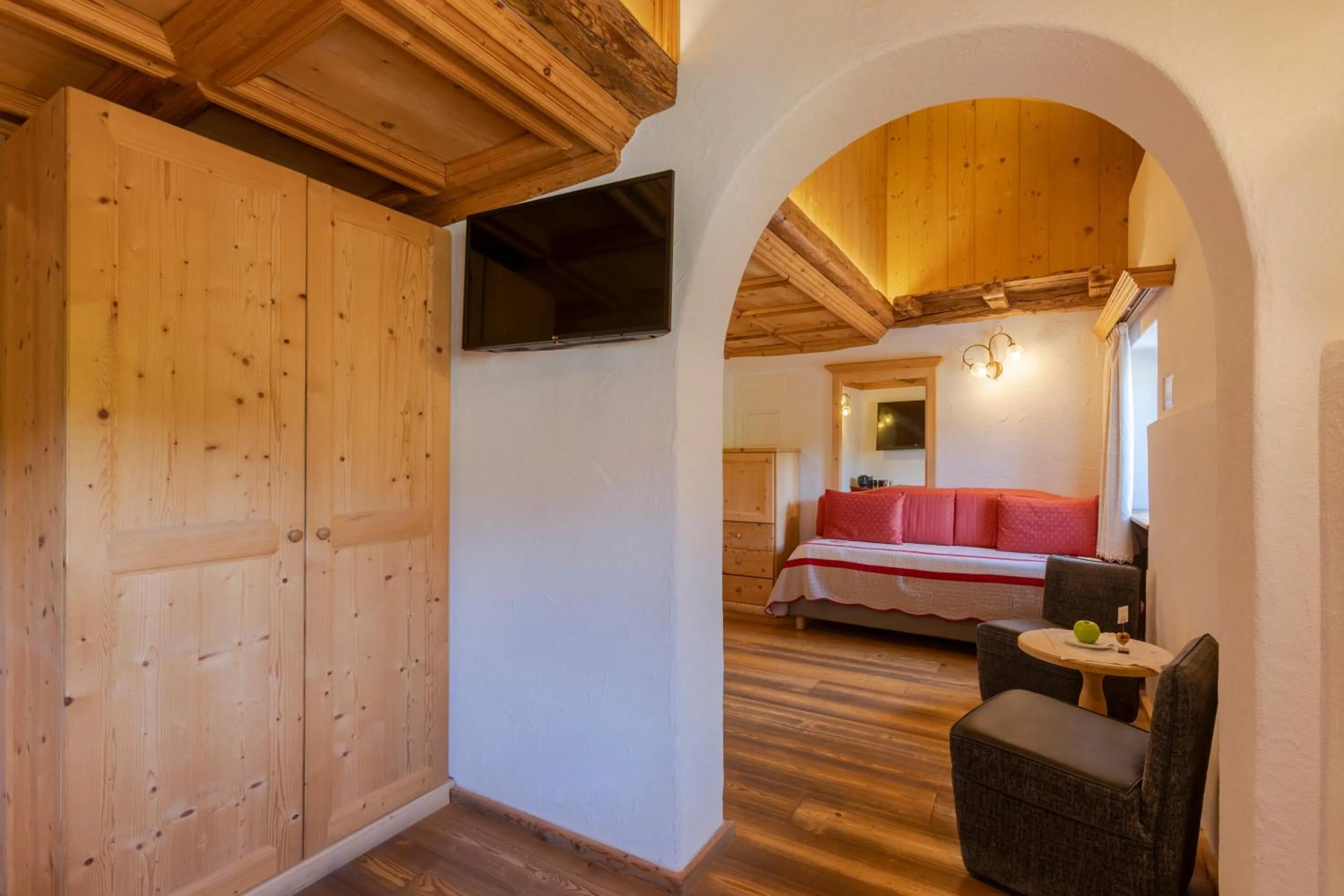 Bed in Historic Hotel Ristorante La Stua