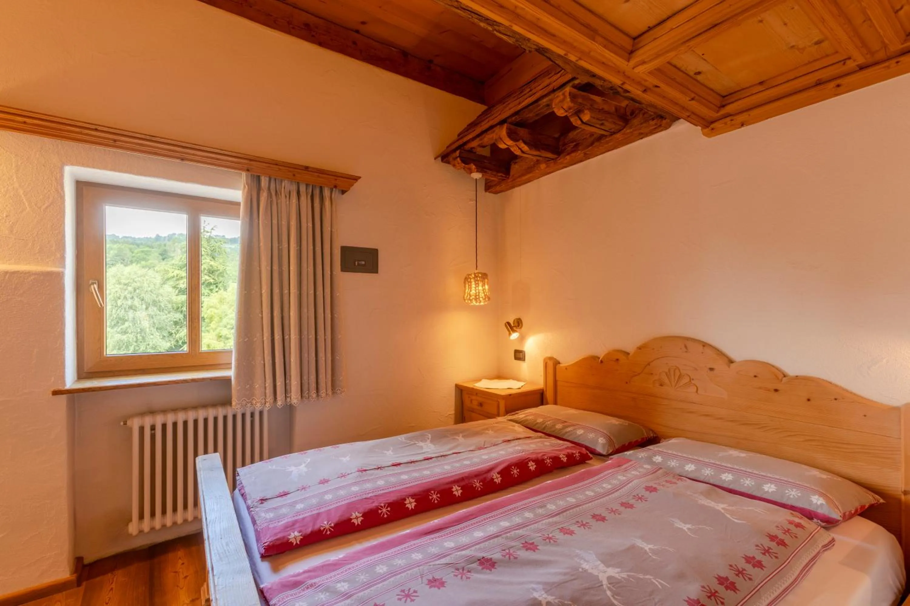 Bed in Historic Hotel Ristorante La Stua