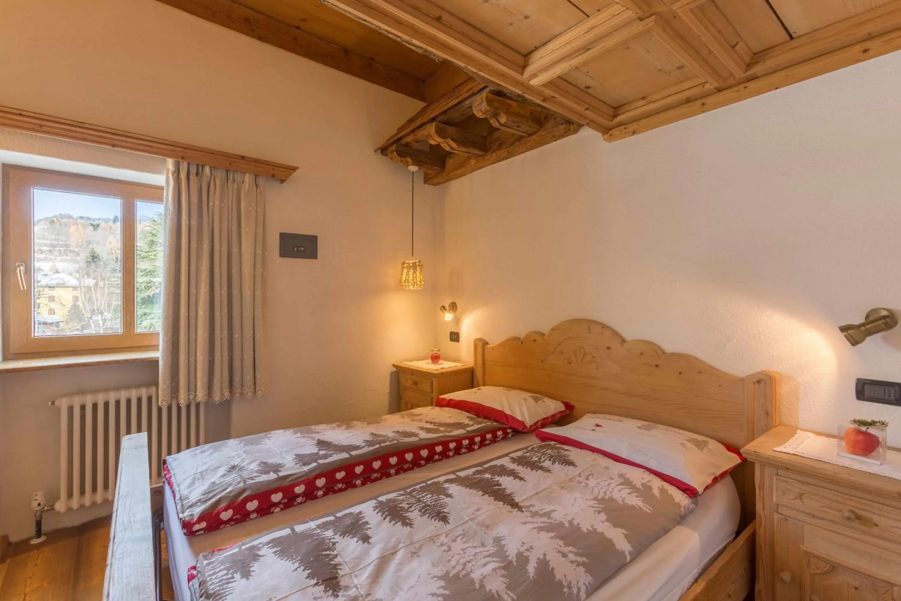 Bed in Historic Hotel Ristorante La Stua