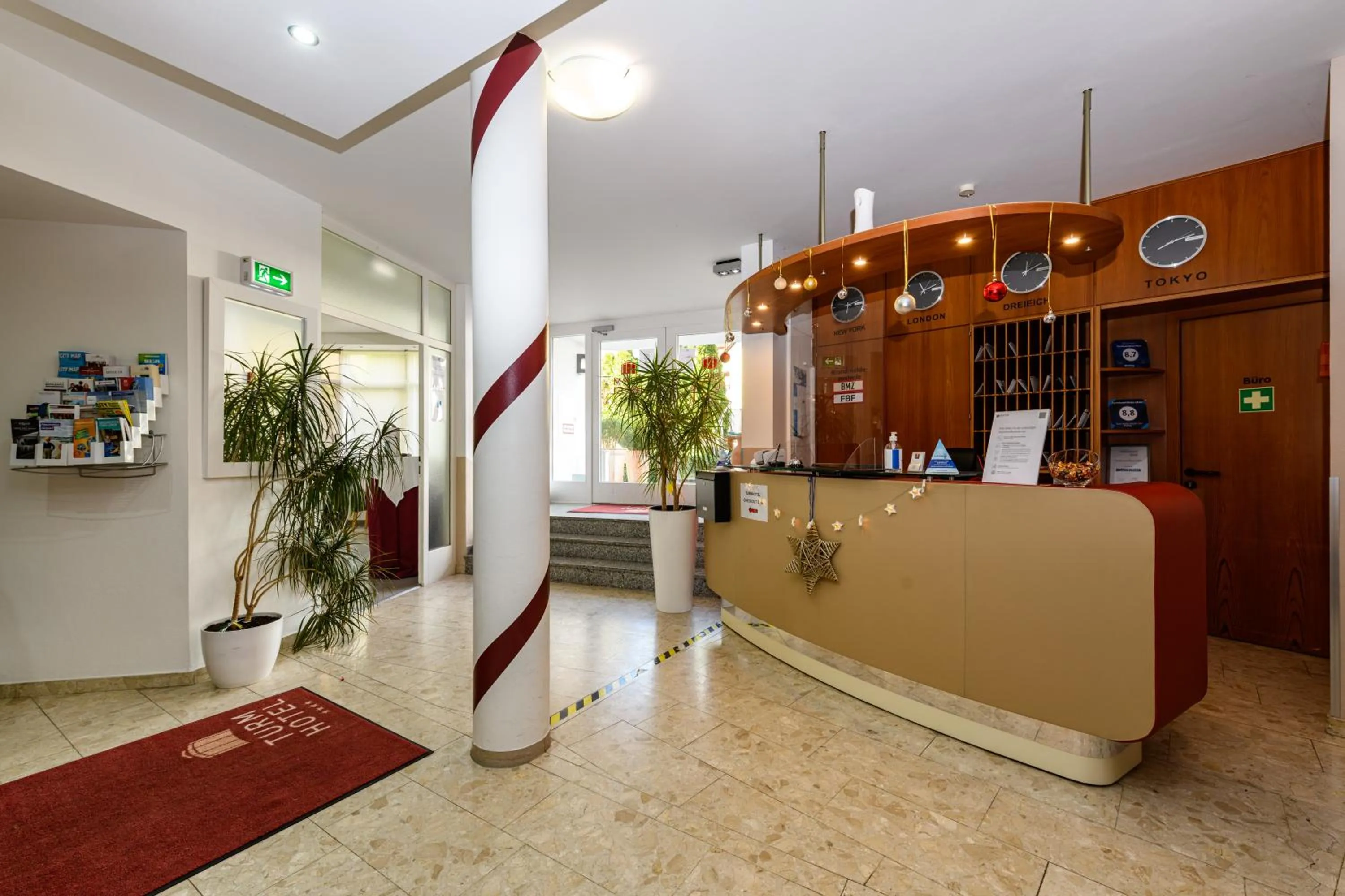 Lobby or reception in Turmhotel Rhein-Main