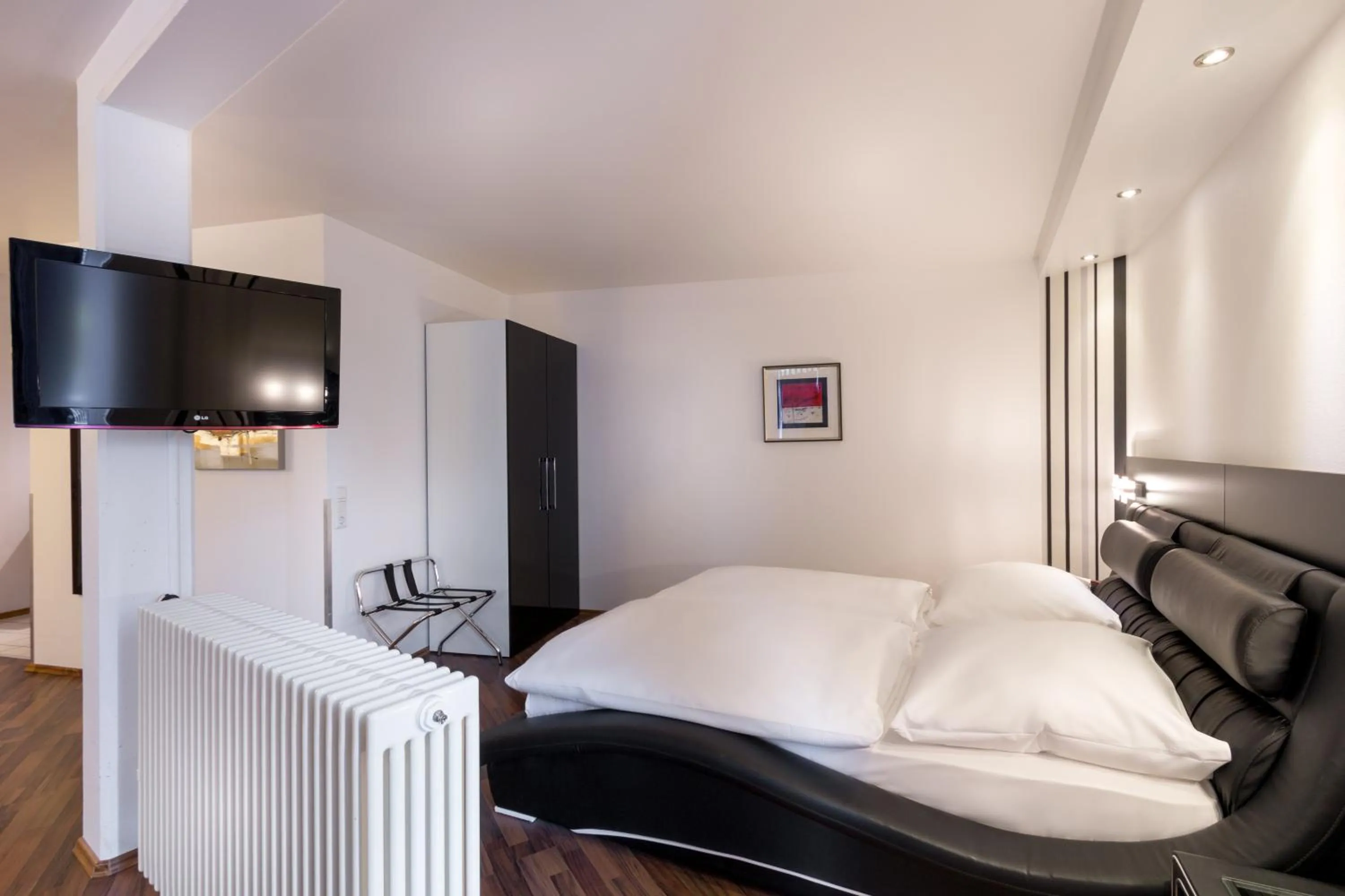 Bed in Turmhotel Rhein-Main