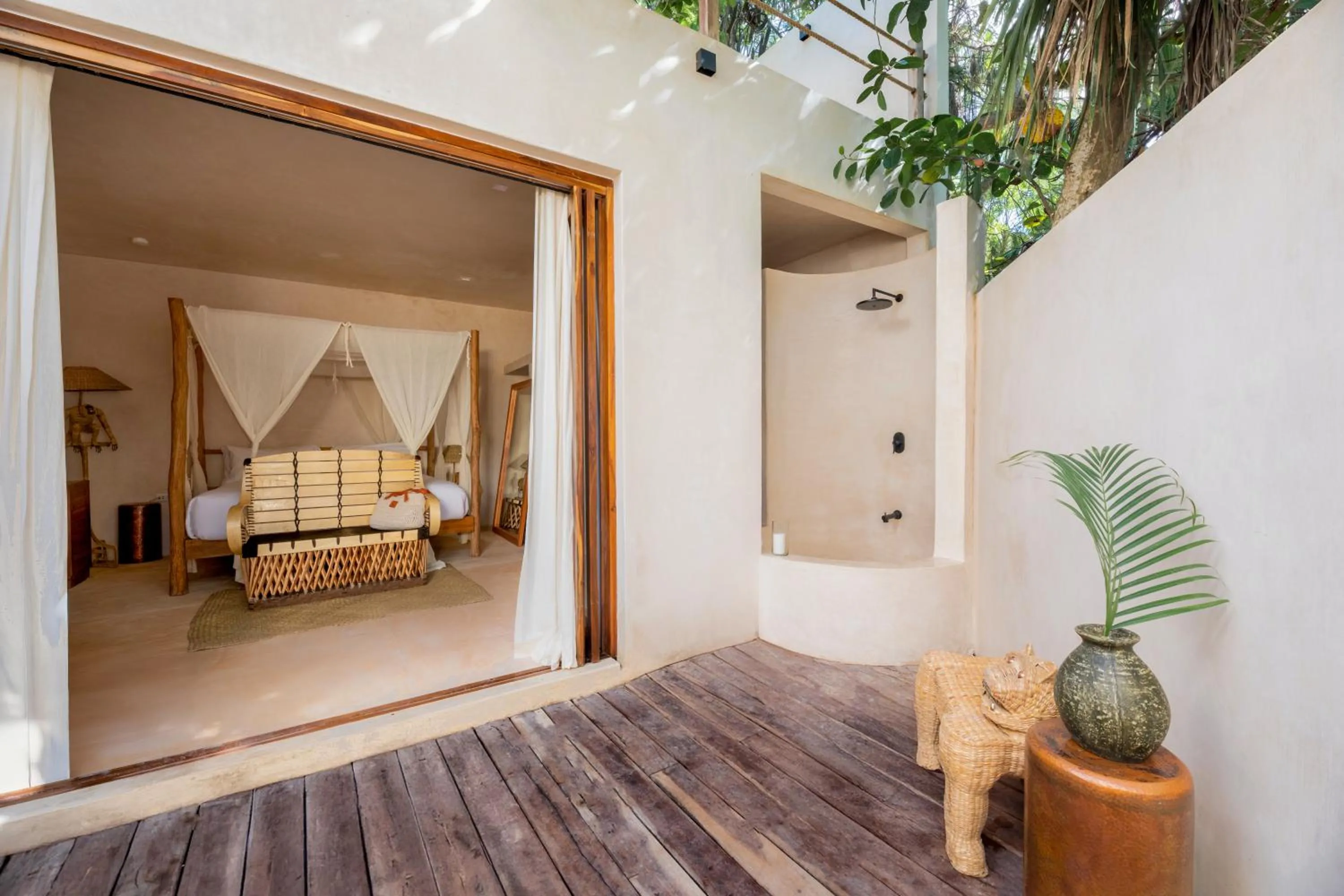 Shower in La Valise Tulum, Member of Small Luxury Hotels