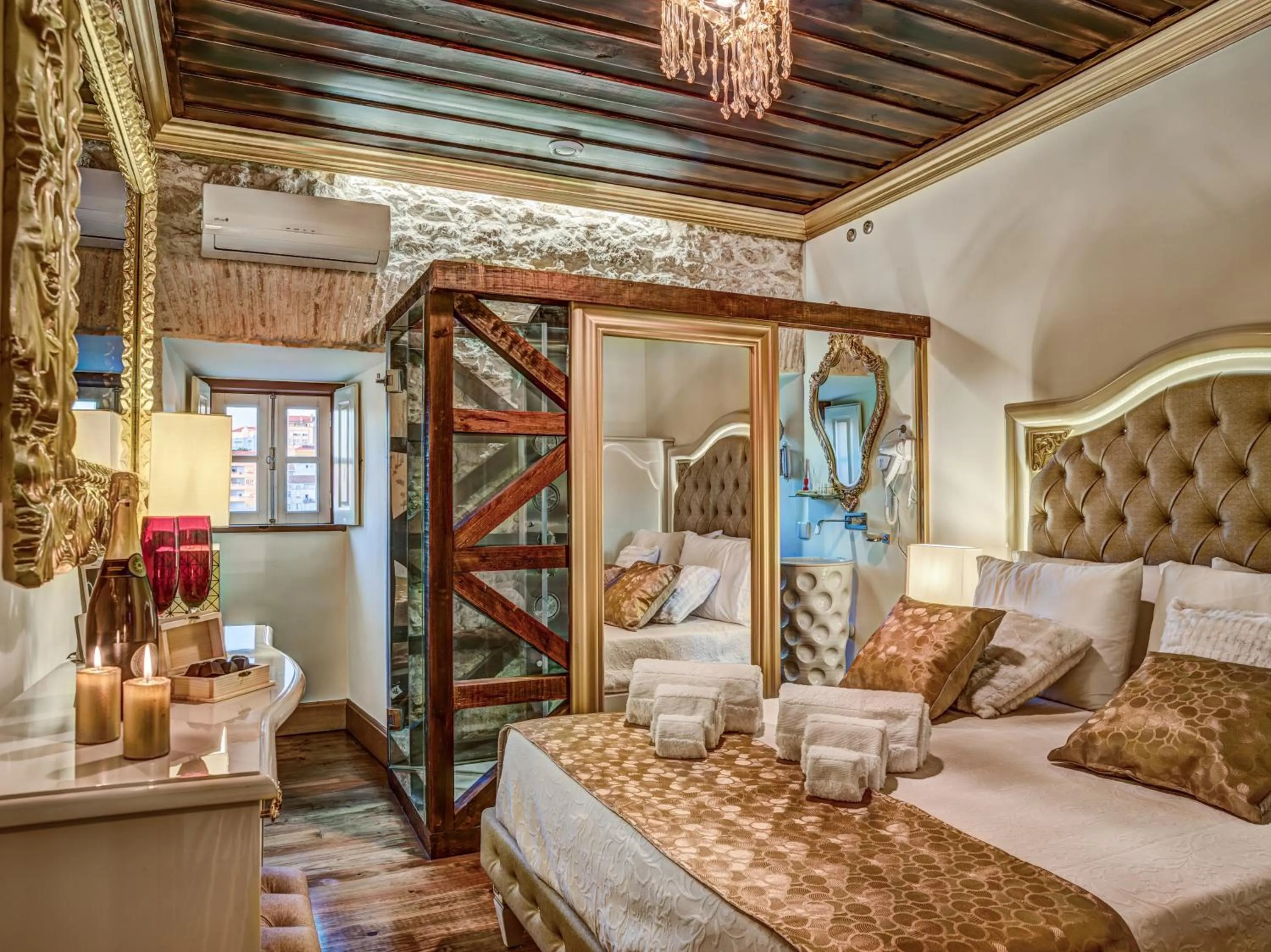 Bed in Solar Antigo Luxury Coimbra