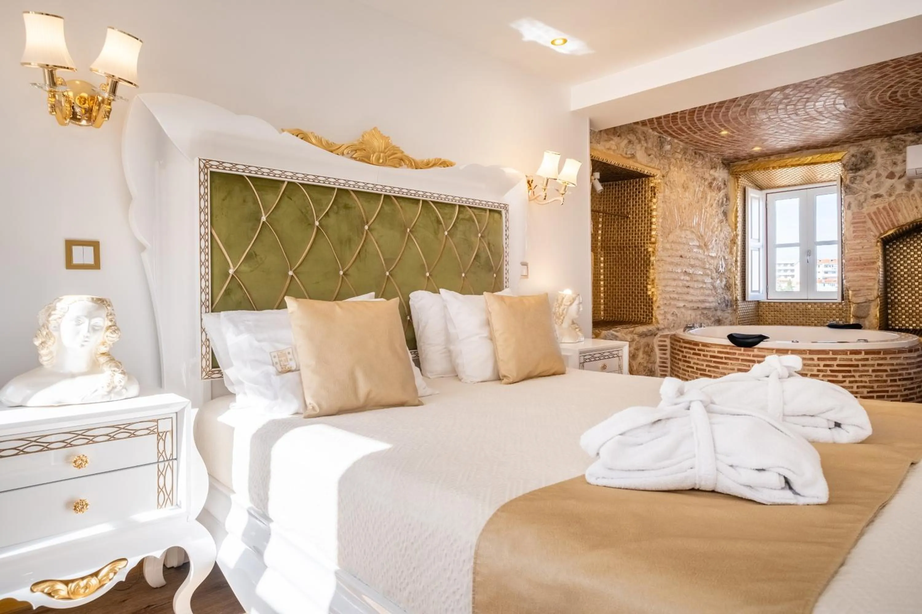 Bed in Solar Antigo Luxury Coimbra