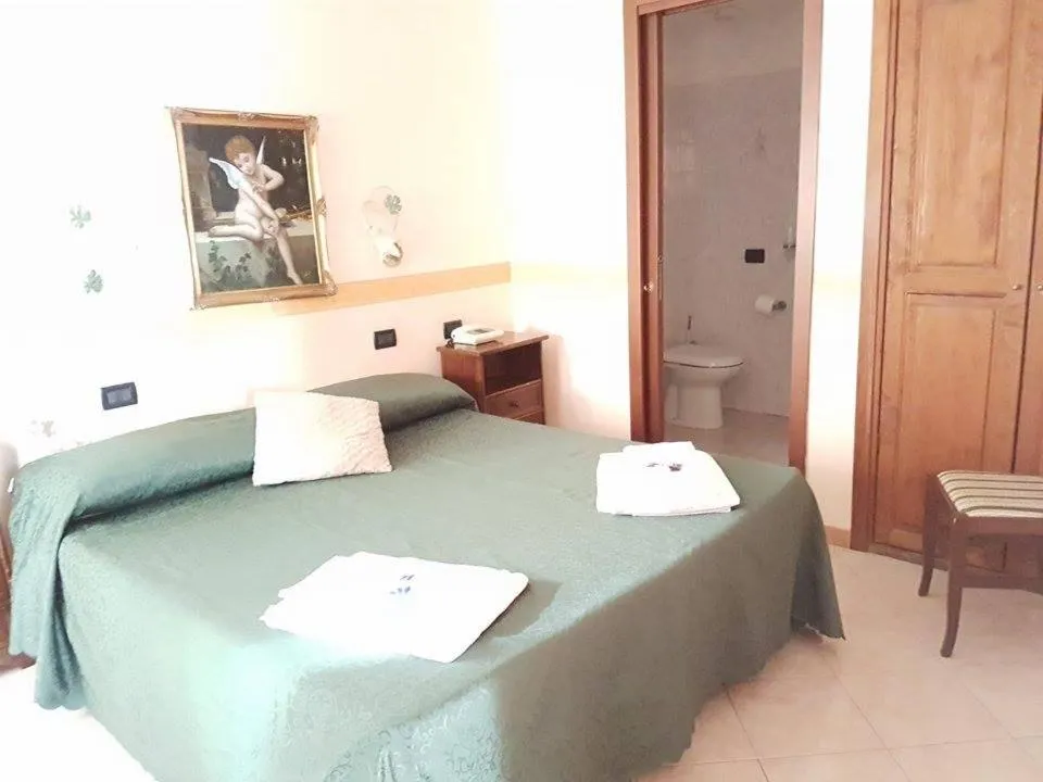 Photo of the whole room, Bed in Villa Altieri